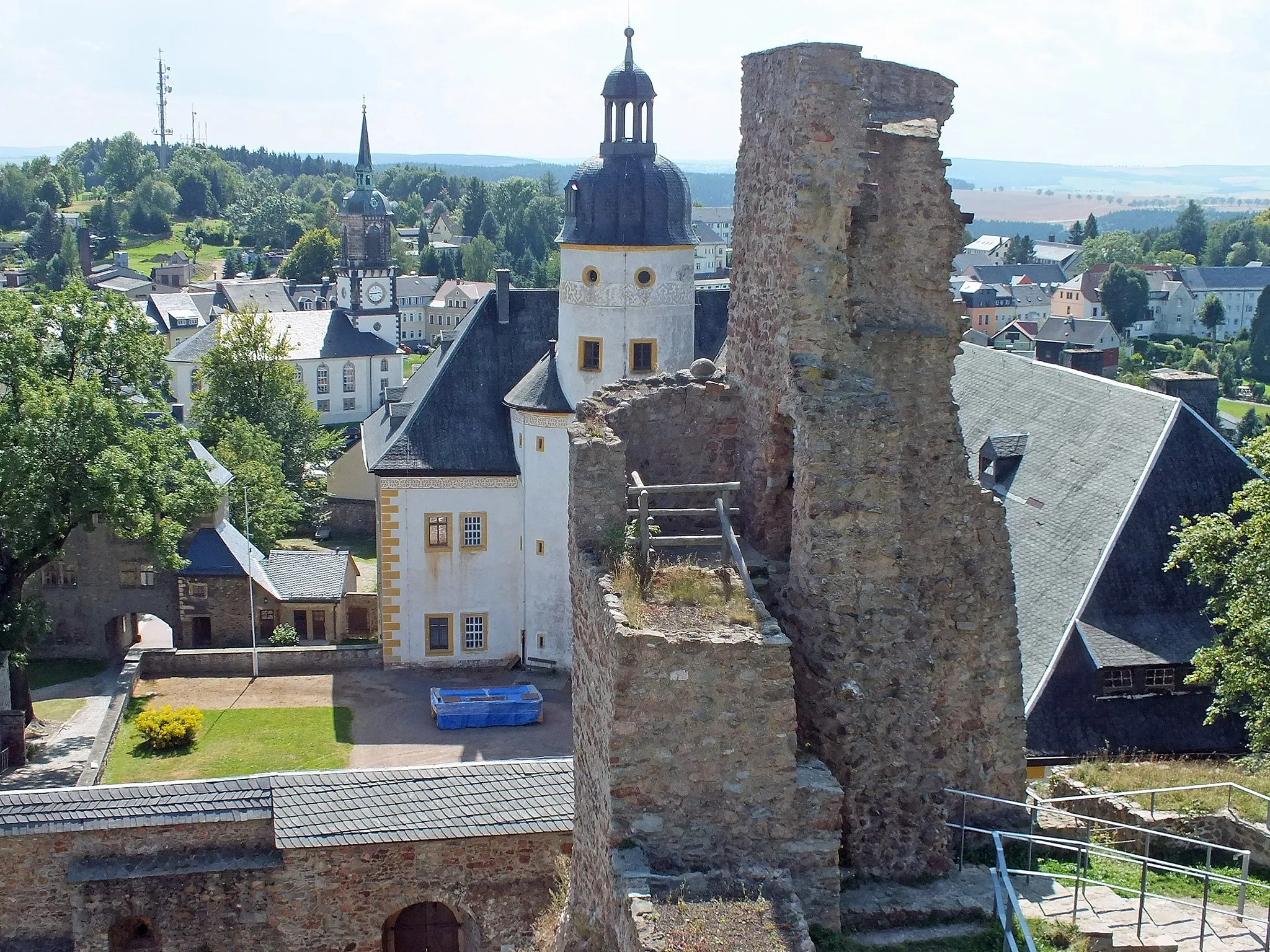 Photo showing: Schloss und Stadt Frauenstein vom Turm der Burgruine aus