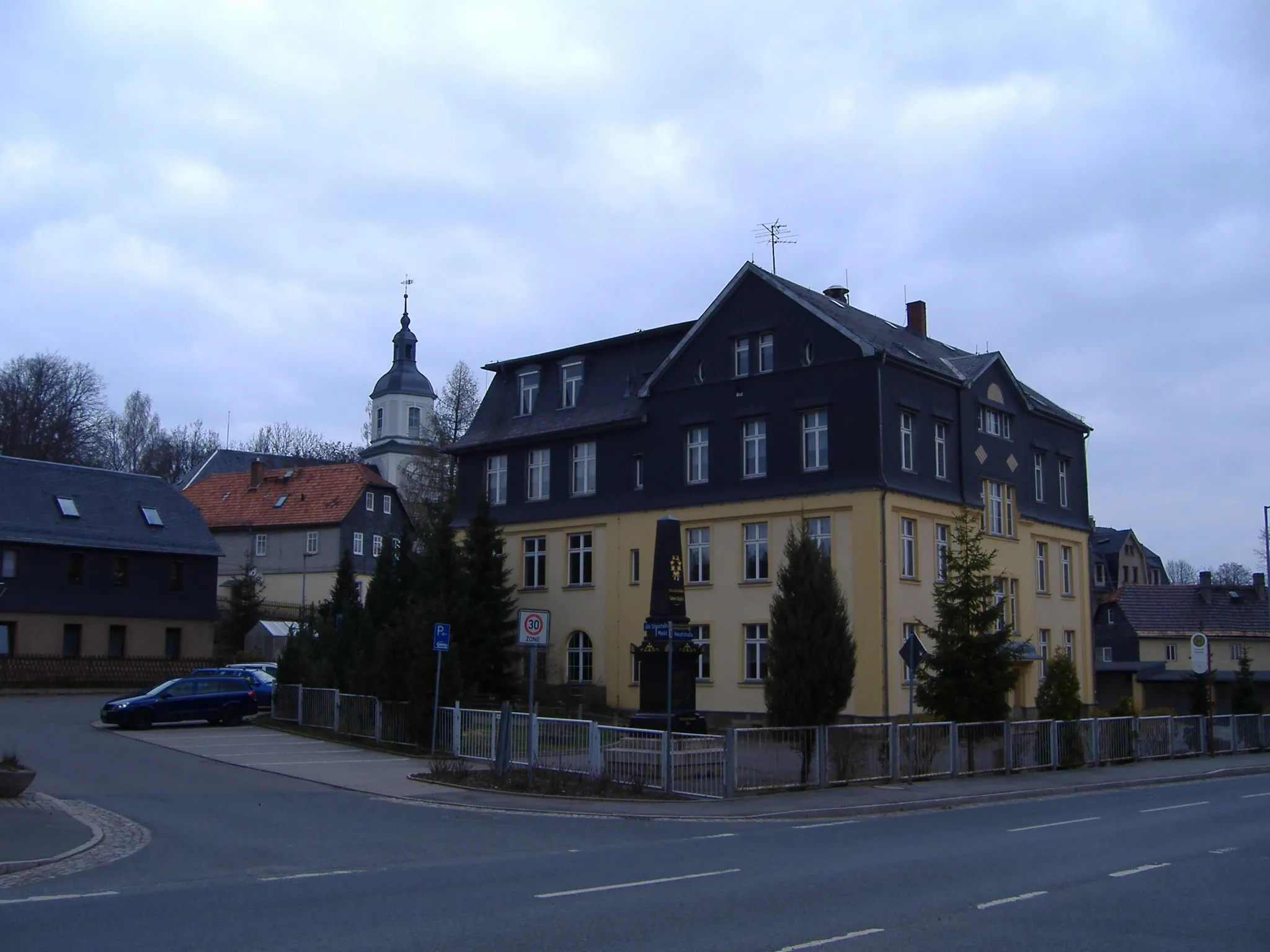 Photo showing: School in Fraureuth (Saxony)