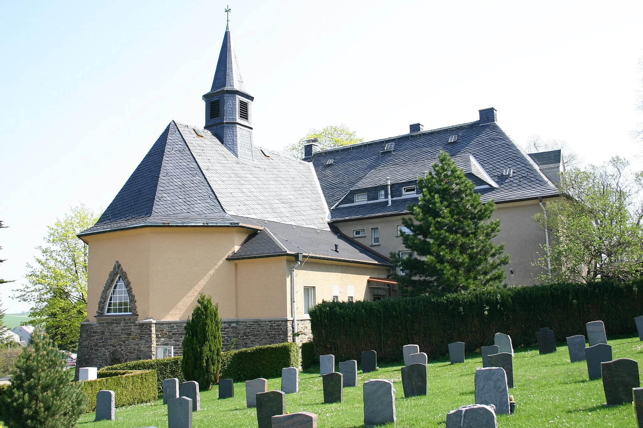 Photo showing: Die Gornauer Kirche von Westen gesehen