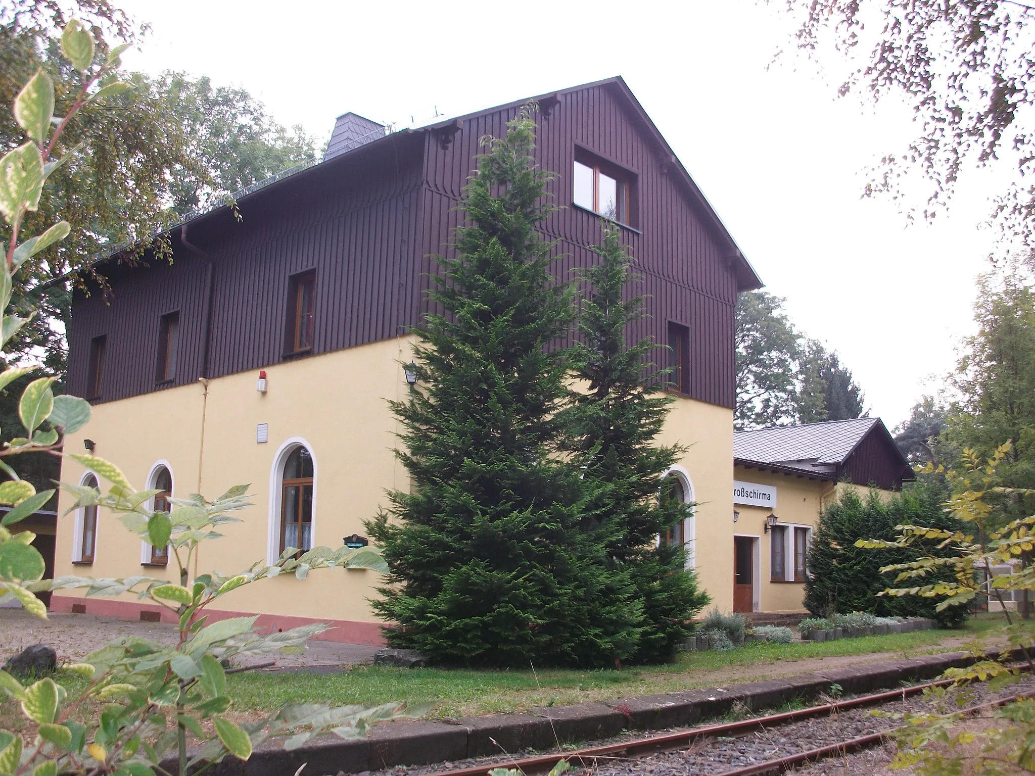 Photo showing: Haltepunkt Großschirma (2016)