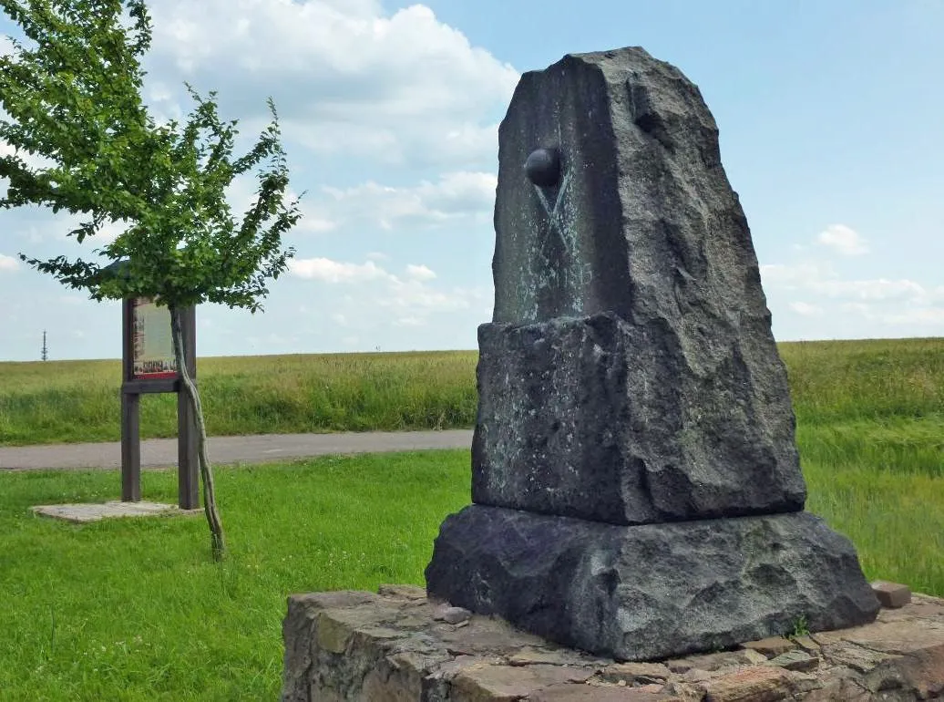 Photo showing: Gedenkstein und Informationstafel zum Gefecht bei Gersdorf