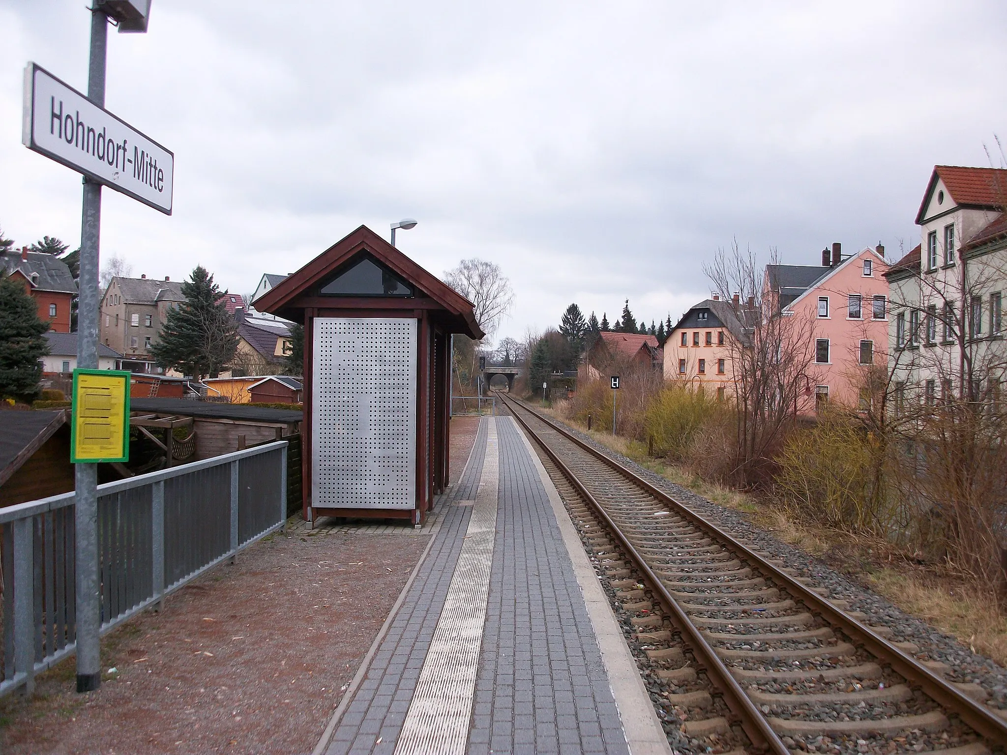 Photo showing: Haltepunkt Hohndorf Mitte (2016)