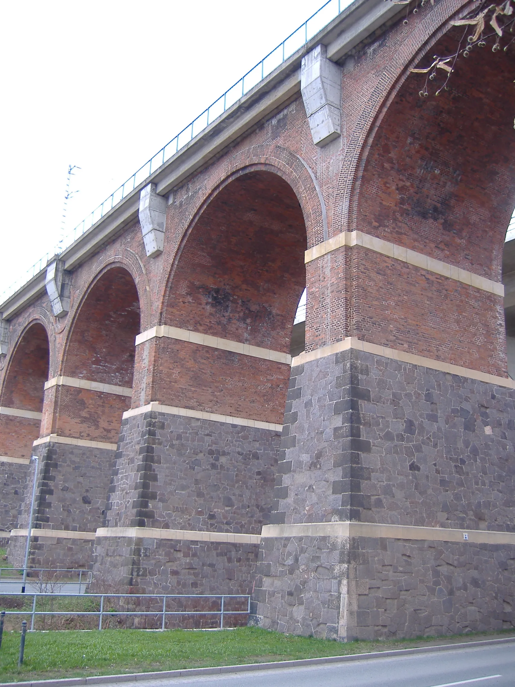 Photo showing: trainbridge in Leubnitz (Saxony, Germany)