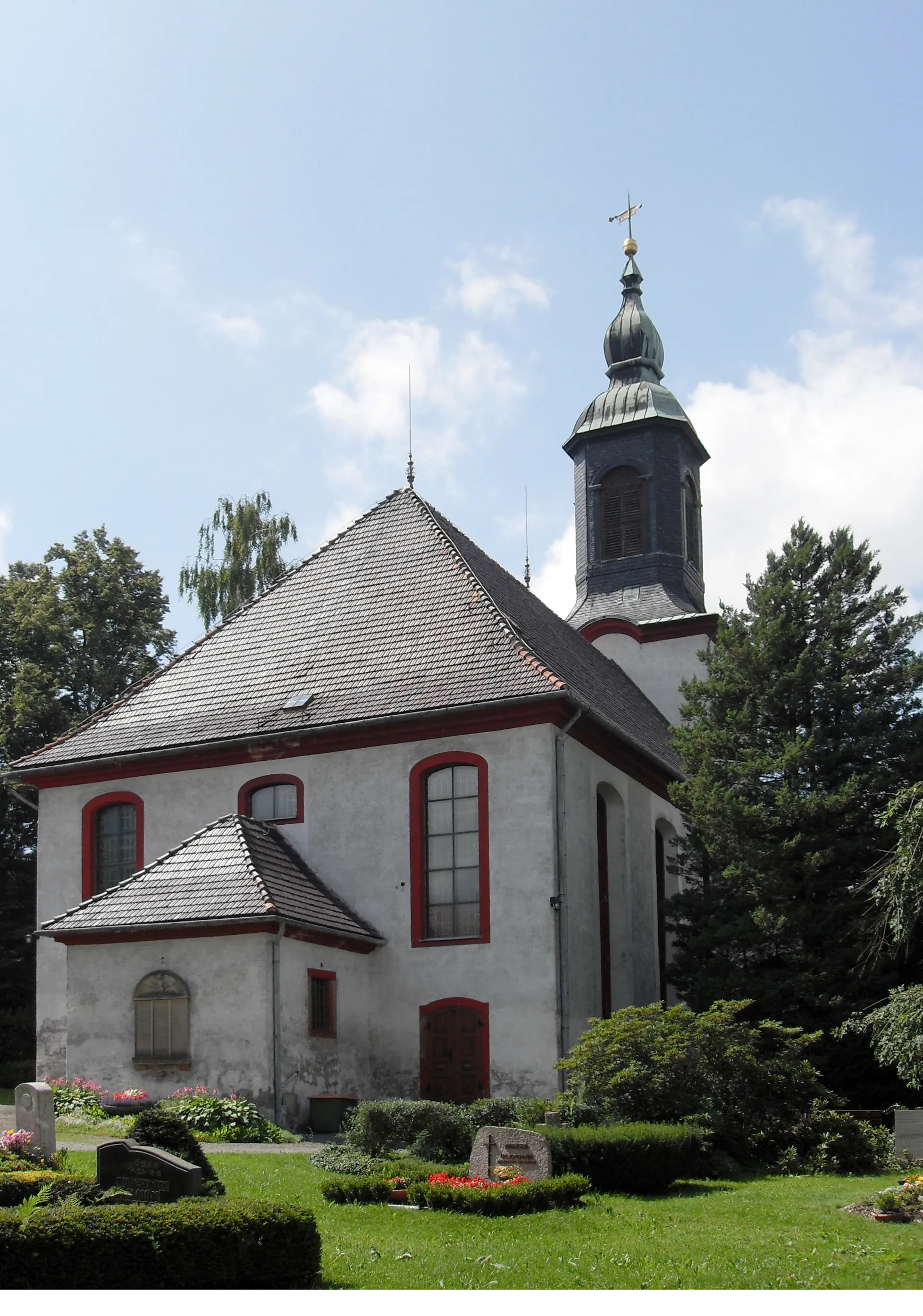 Photo showing: Nordostseite der evangelischen Kirche in Leubsdorf, Landkreis Mittelsachsen