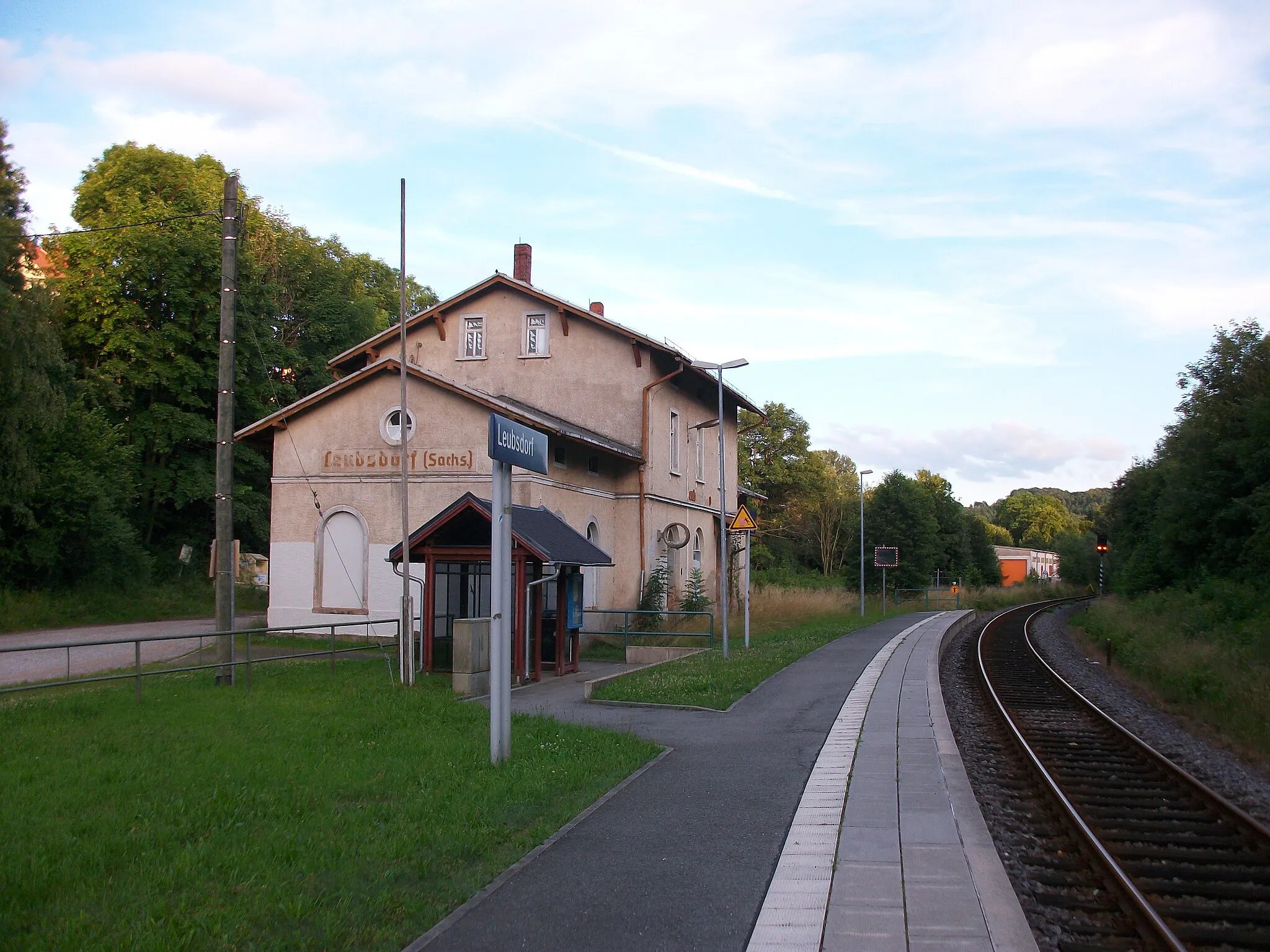 Photo showing: Bahnhof Leubsdorf, Empfangsgebäude (2016)