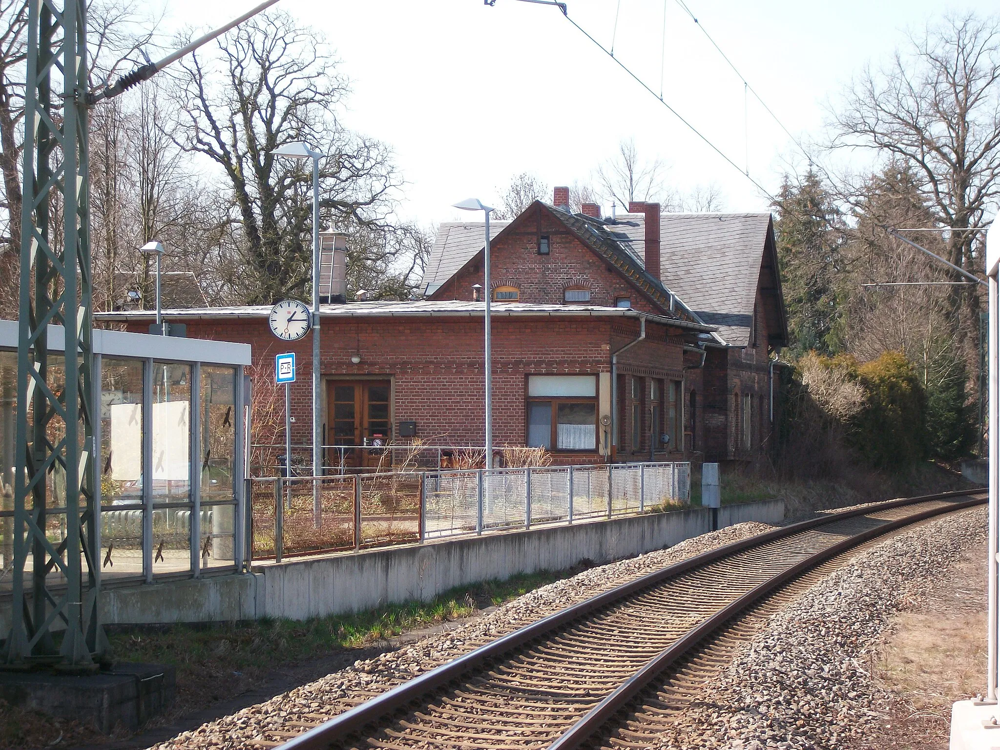 Photo showing: Bahnhof Lichtentanne, altes Empfangsgebäude (2016)