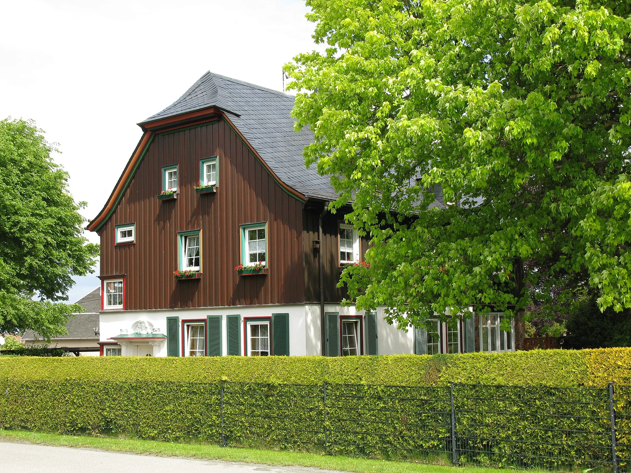Photo showing: Mehltheuer in der Gemeinde Rosenbach/Vogtl.: Denkmalgeschütztes Haus in der Antonstraße 12 (sächsische Denkmal-ID: 09231926).