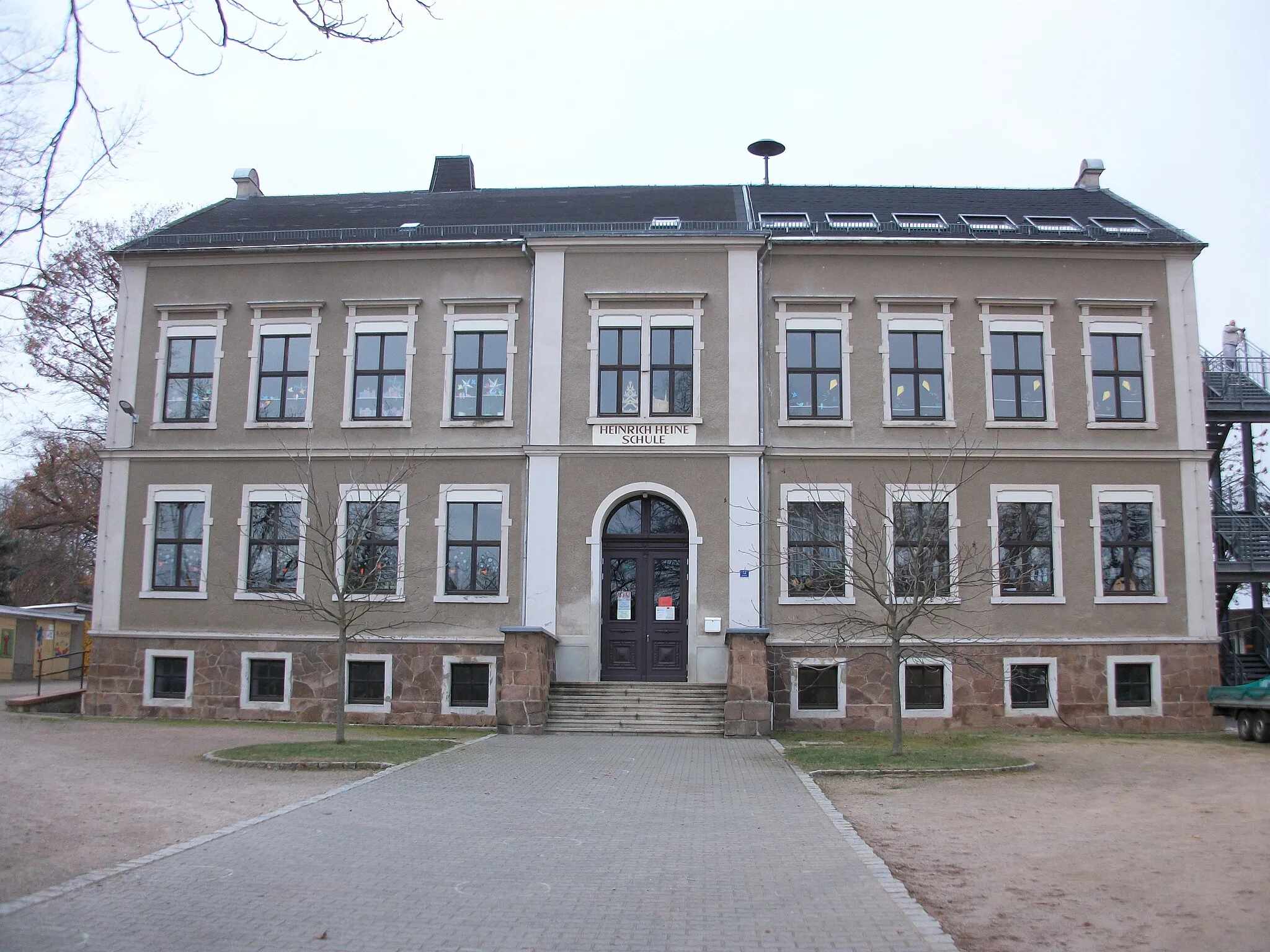 Photo showing: Heinrich-Heine-Grundschule Mühlau