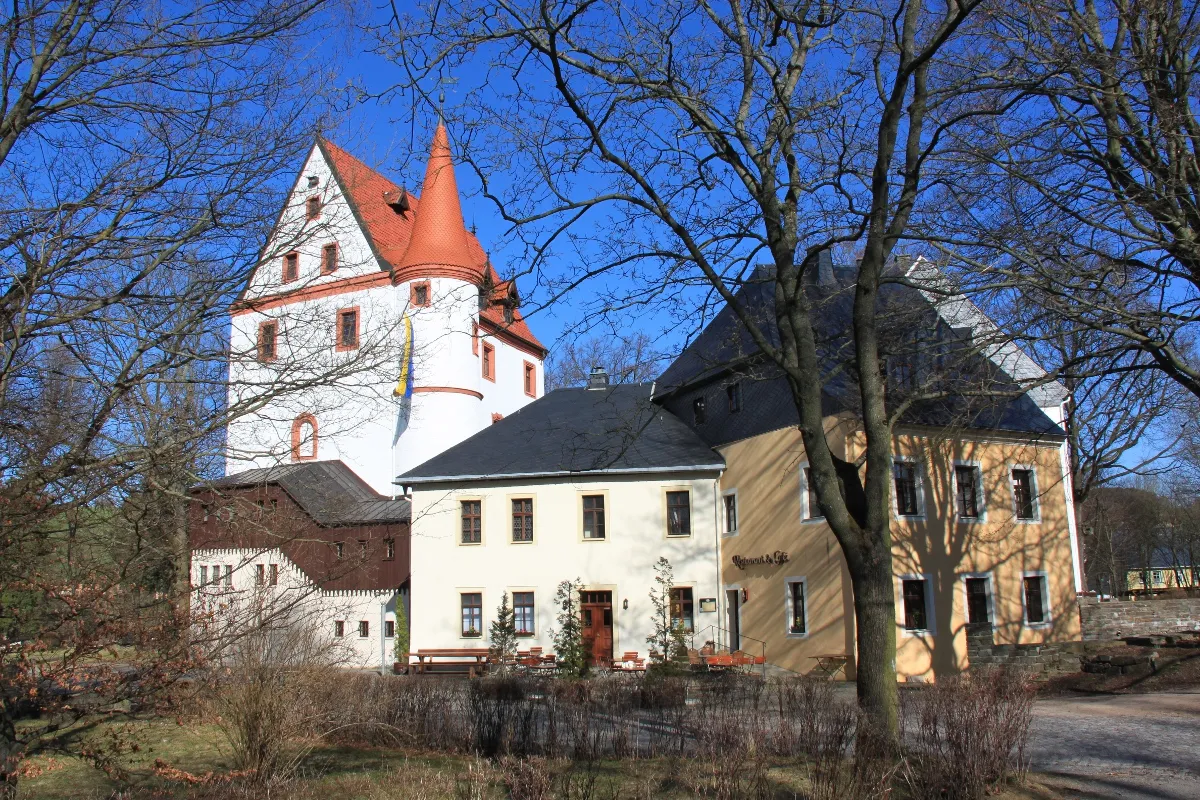 Photo showing: Gesamtansicht des Gebäudeensembles von Schloss Schlettau im Erzgebirge