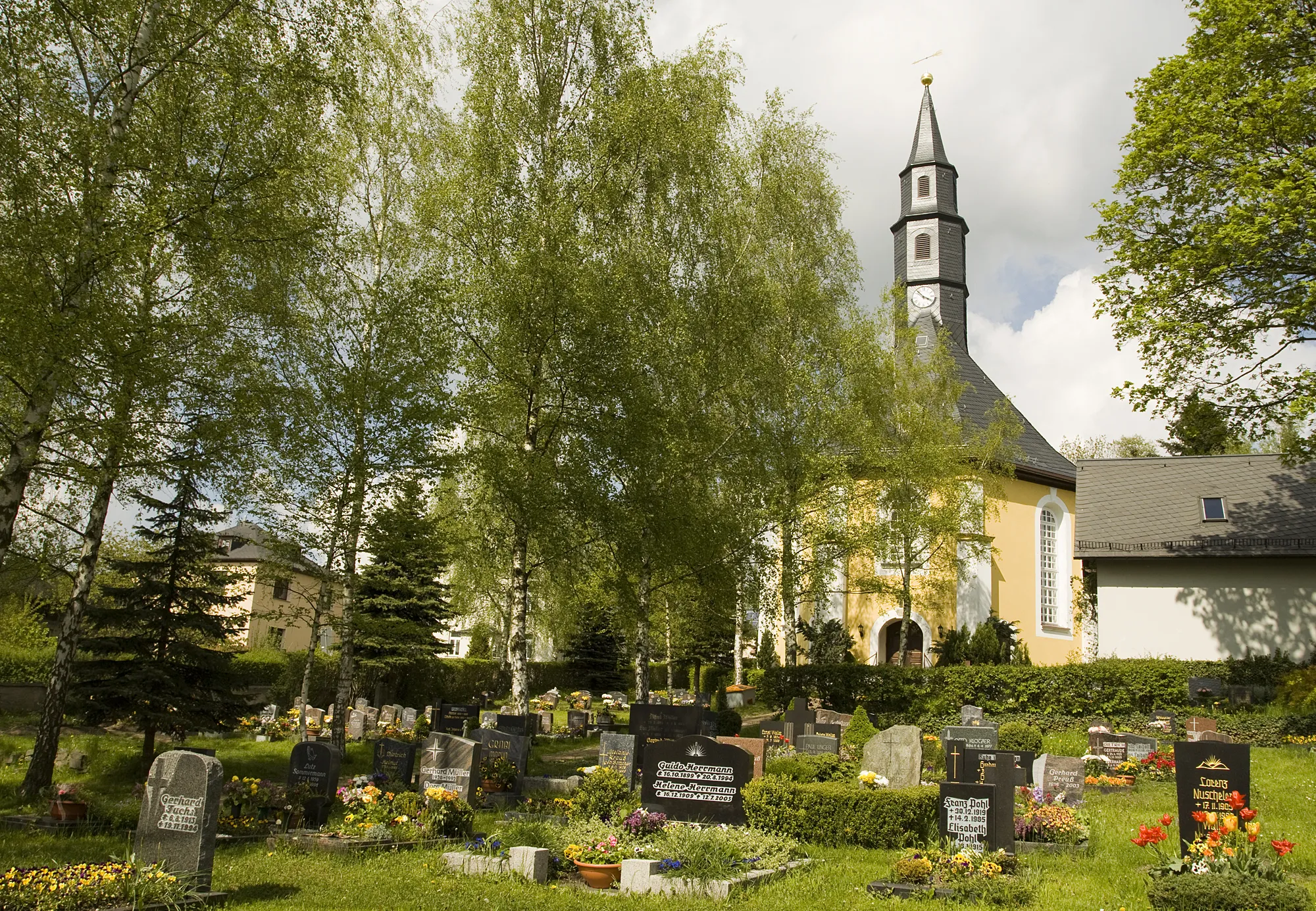 Photo showing: Kirche mit Friedhof 23-05-2010