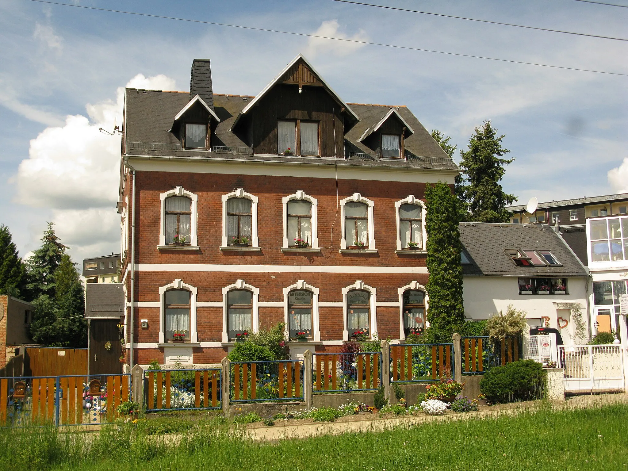 Photo showing: Rosenbach/Vogtl., Ortsteil Syrau: Denkmalgeschütztes Haus an der Frotschauer Straße 29 (Sächsische Denkmal-ID:09232006)