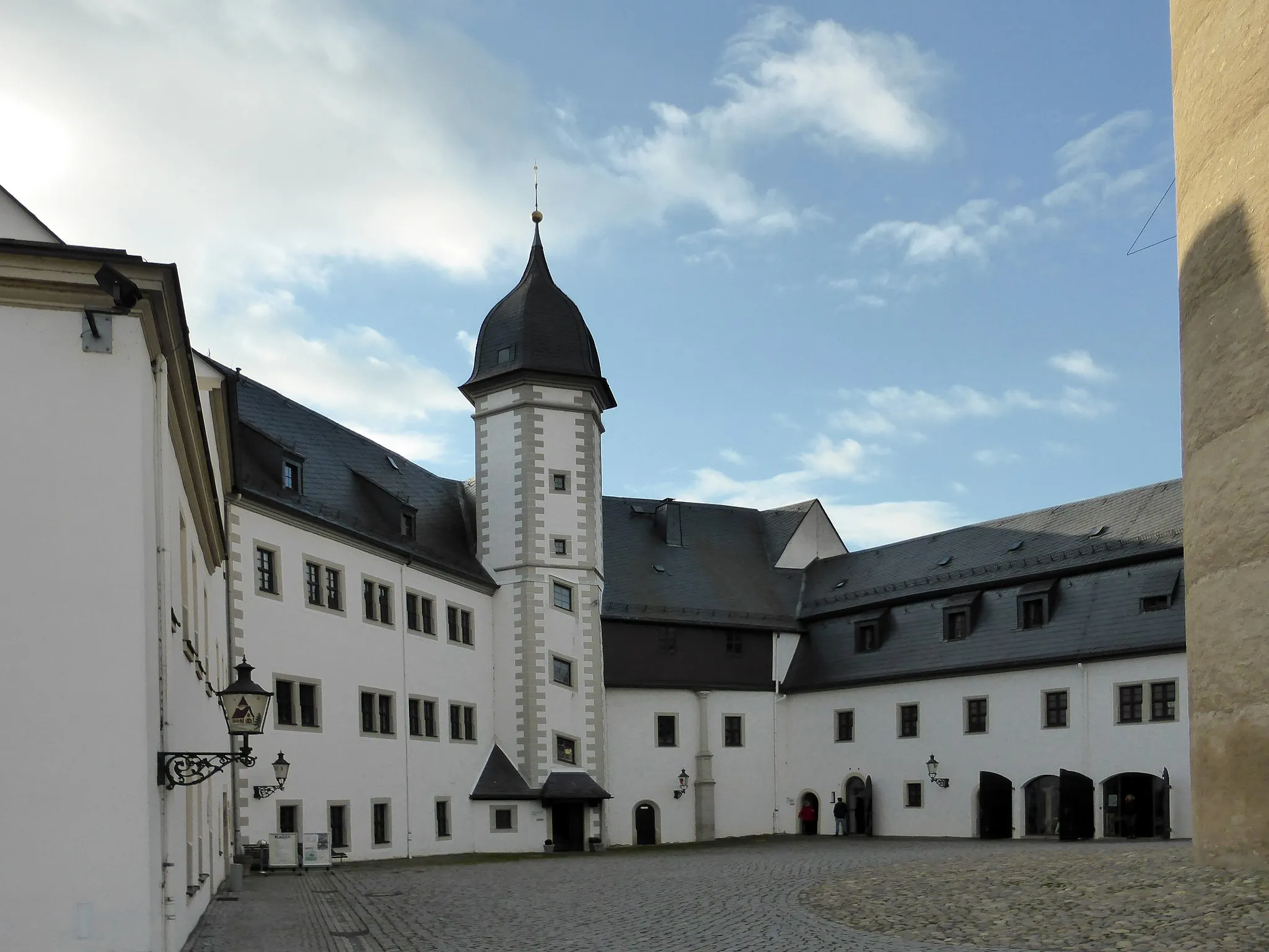 Photo showing: Innenhof mit Treppenturm („Schlanke Margarete“) - Schloss Wildeck, Zschopau - Sachsen.