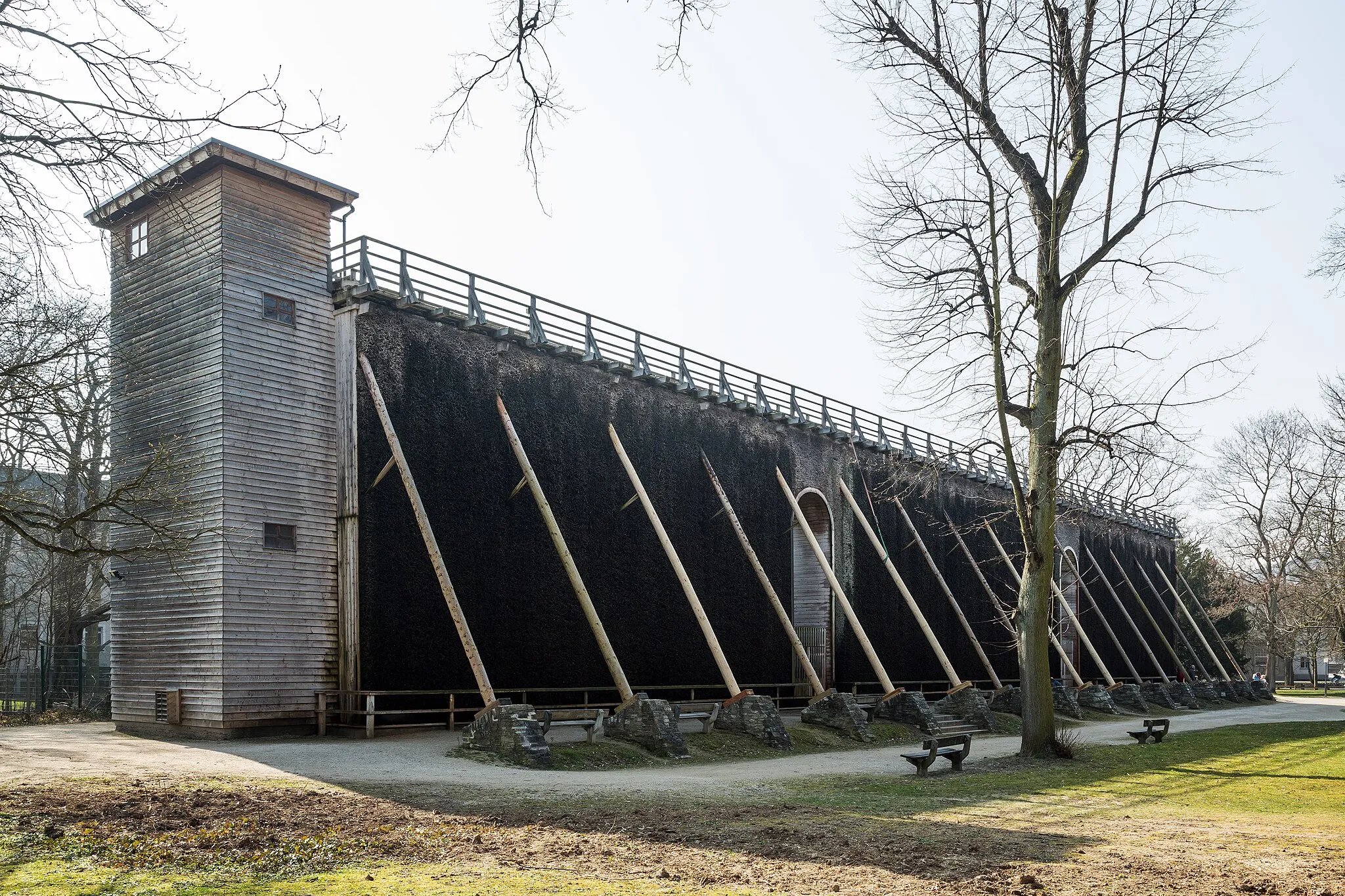 Photo showing: Bad Nauheim: Gradierbau I (Graduation Tower I) as seen from the northeast