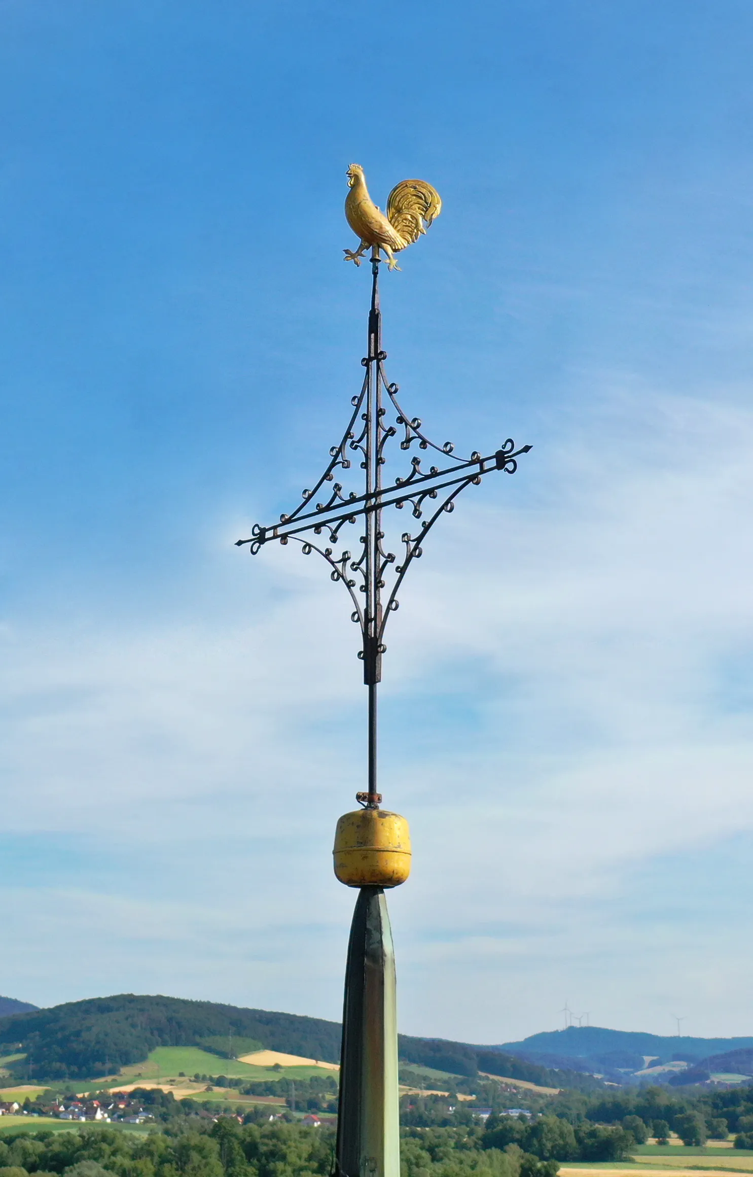 Photo showing: Wetterhahn auf der Evangelischen Kirche St.-Markus in Brensbach im Odenwald