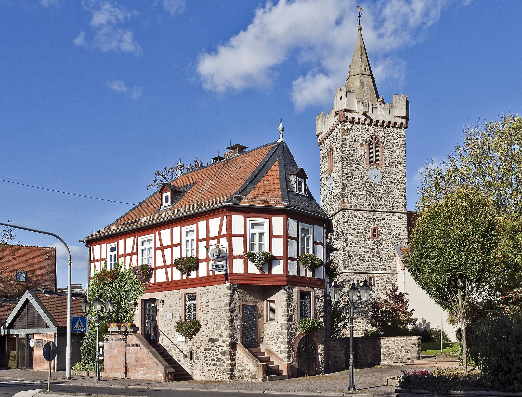 Photo showing: Bruchköbel, Altes Rathaus und Jakobuskirche