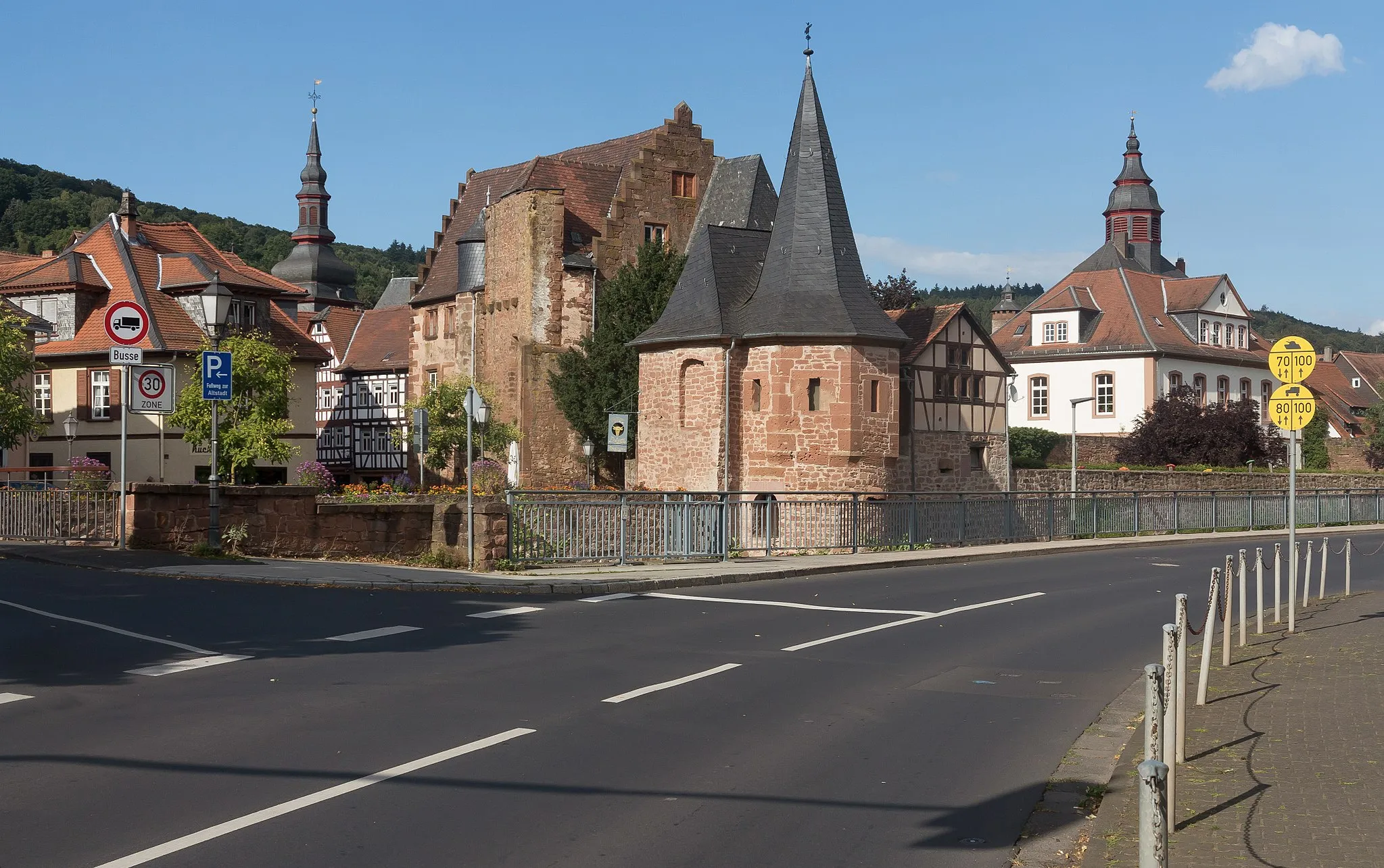Photo showing: Büdingen, monumental building (das Schlaghaus) in the street