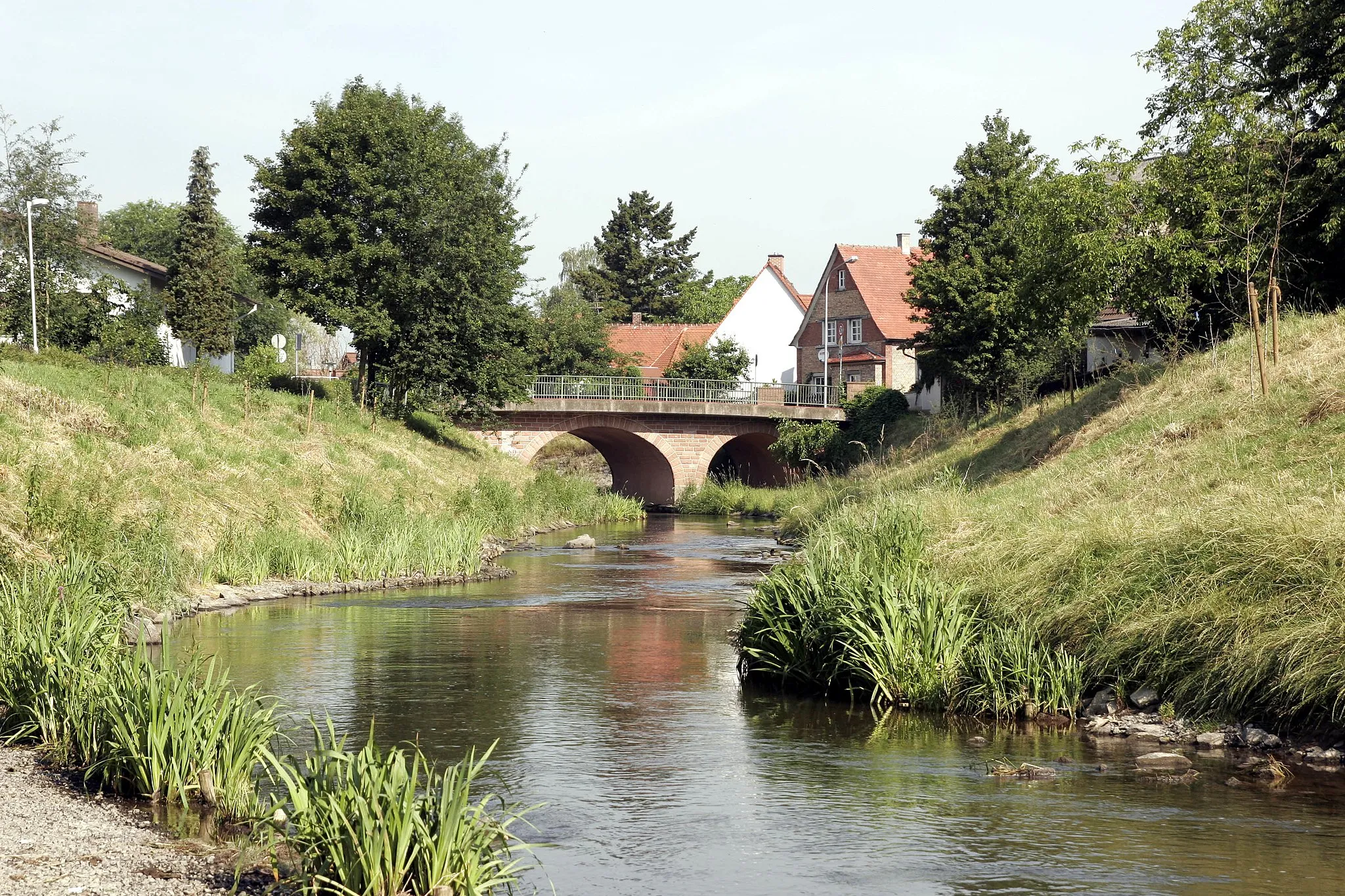 Photo showing: Weschnitz river in Einhausen (Hesse, Germany).