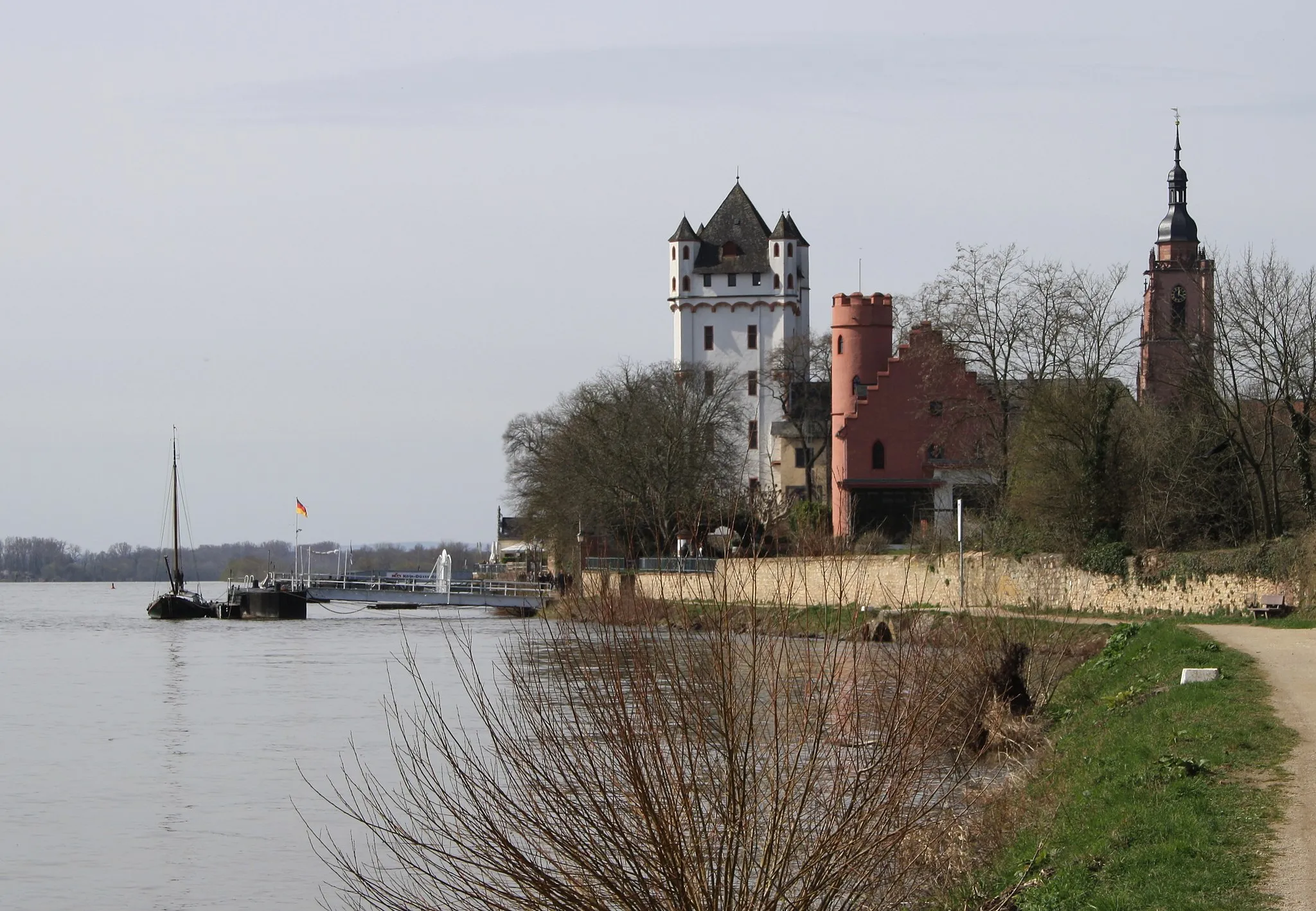 Photo showing: View to Eltville (Rhine)