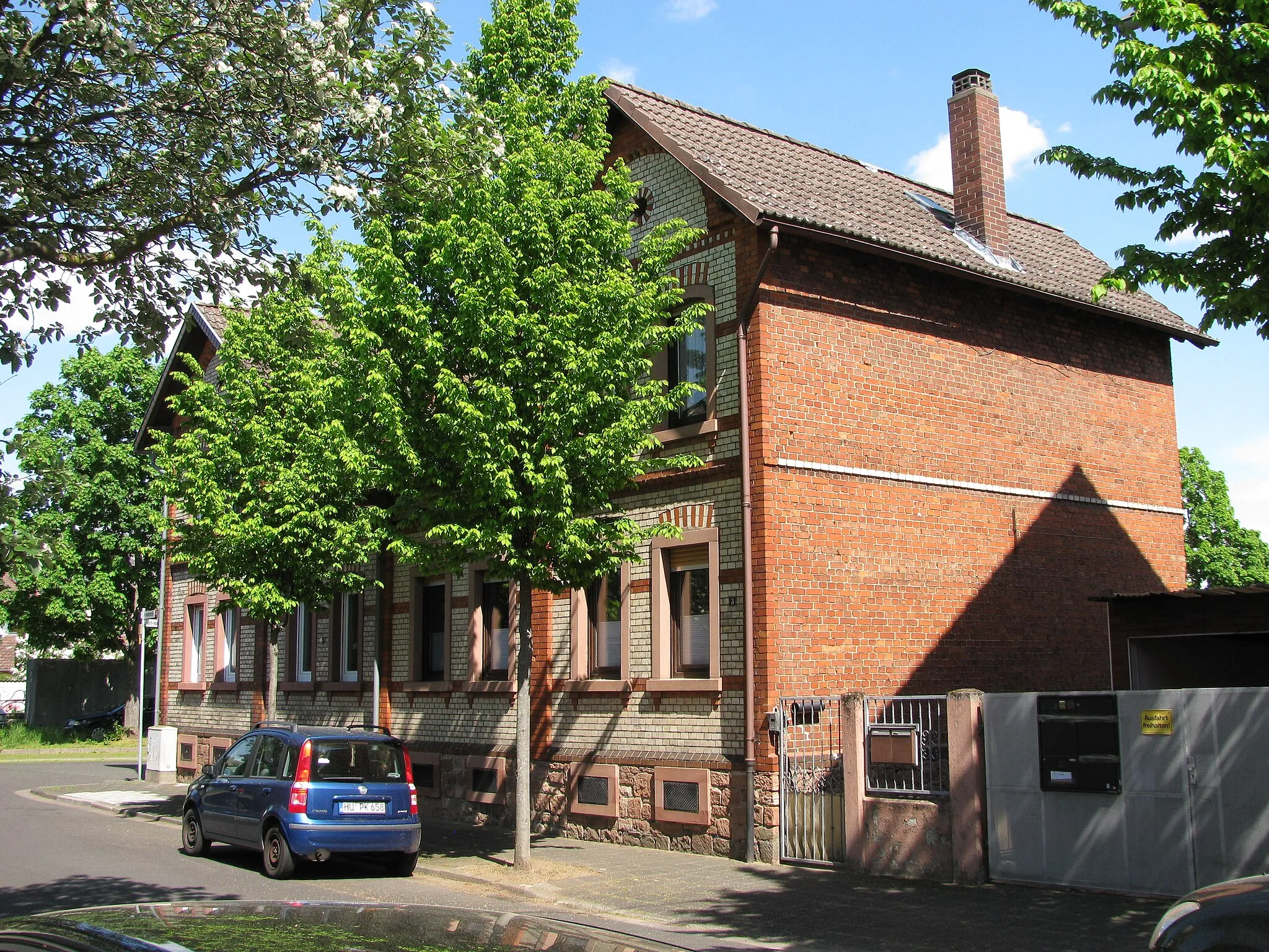 Photo showing: das Doppelhaus Bernhardstraße 1/3 in Hanau-Großauheim