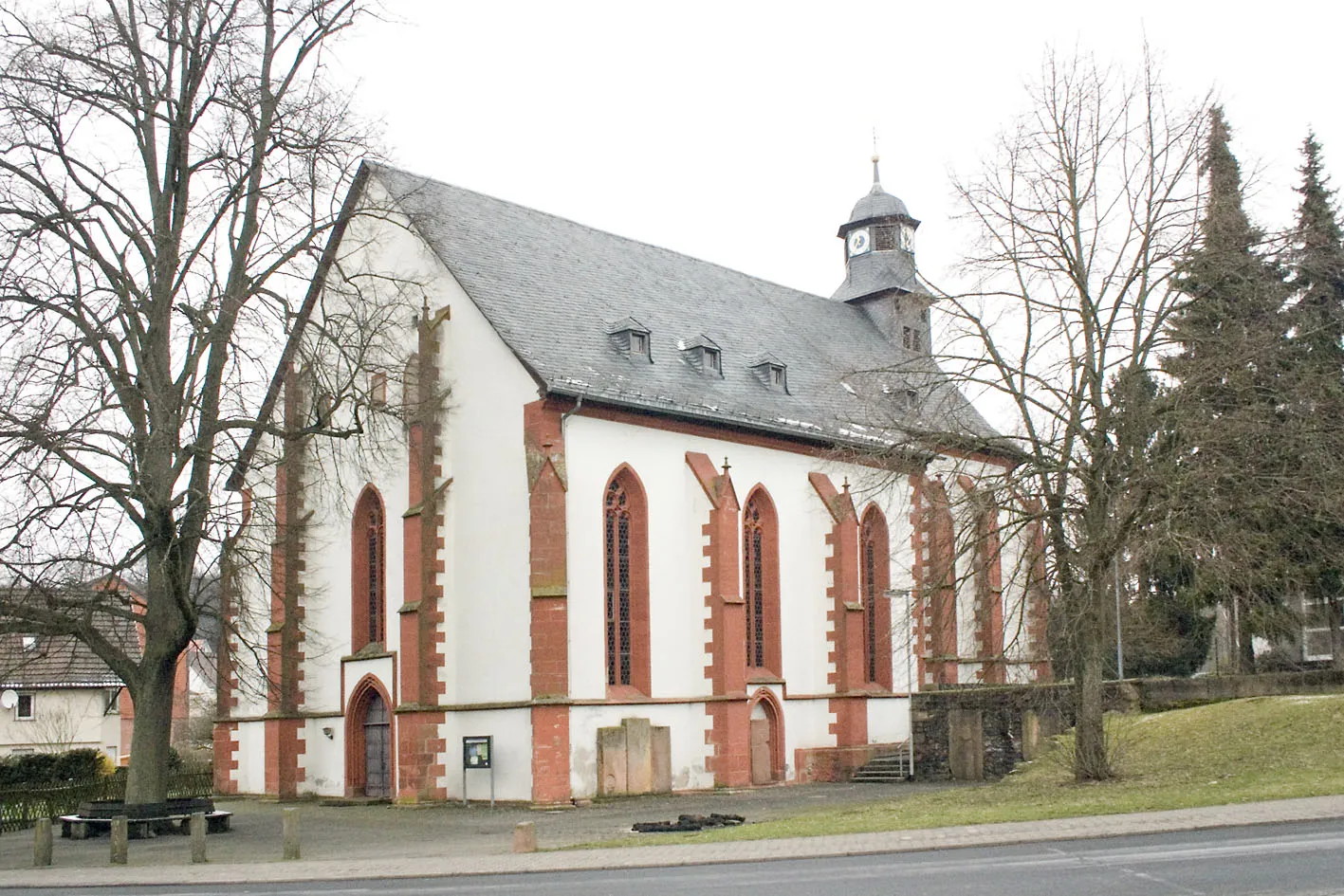 Photo showing: Spätgotische Hallenkirche in Hirzenhain. Ehemaliges Augustinerkloster St. Maria (1439-1534).