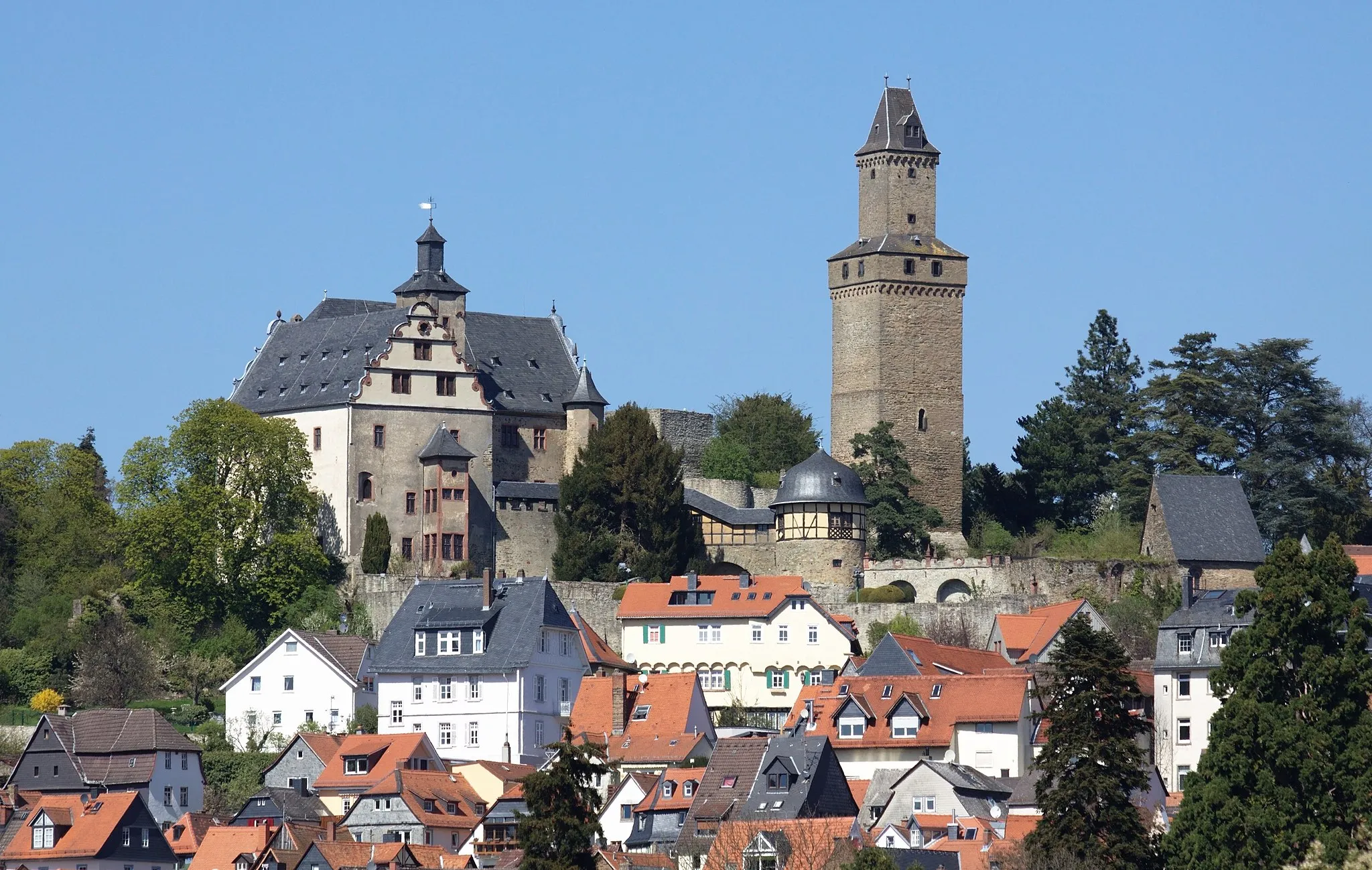 Photo showing: Kronberg castle, Taunus, Germany. View from southern direction.