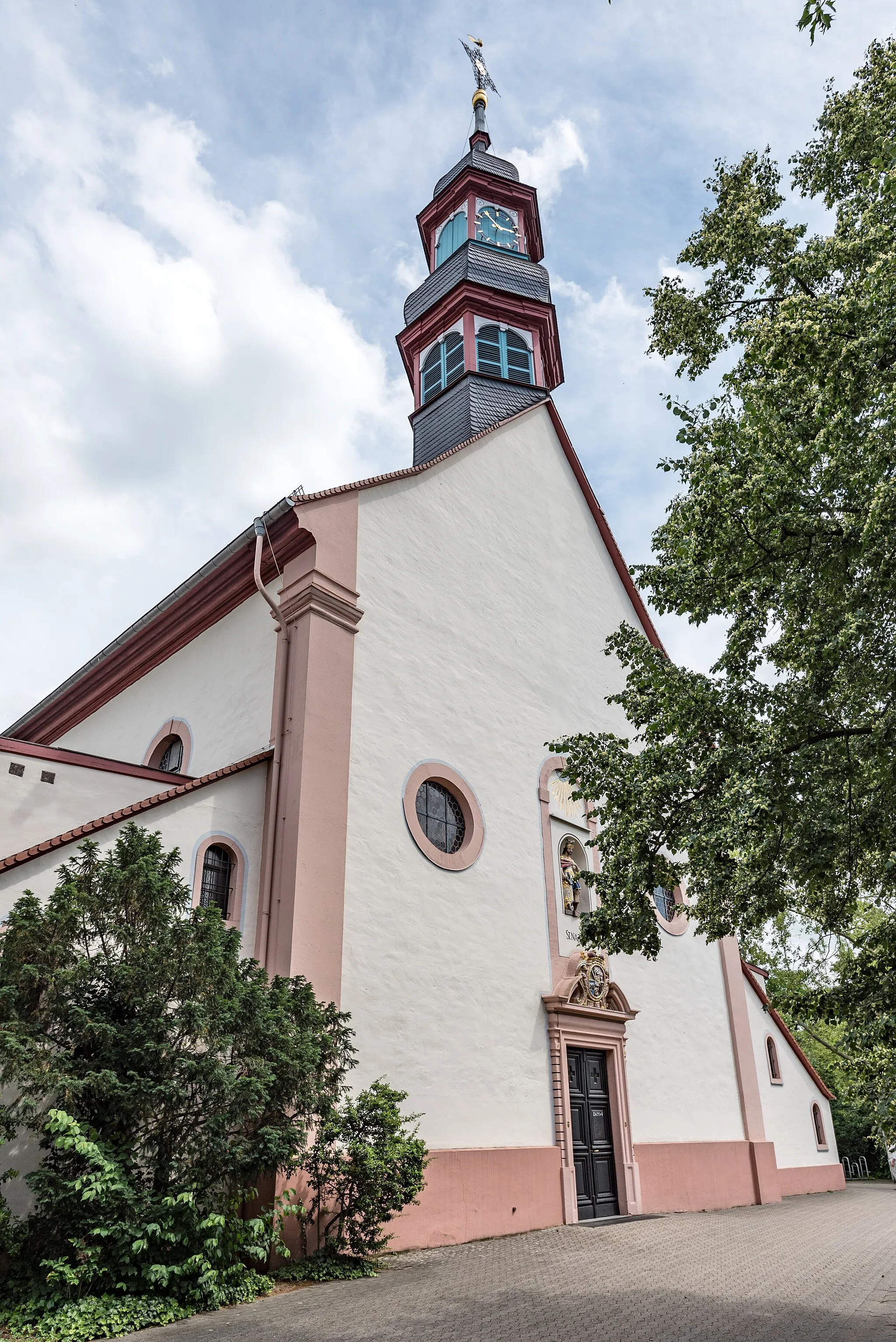 Photo showing: Lorsch, Schulstraße 12, St. Nazarius