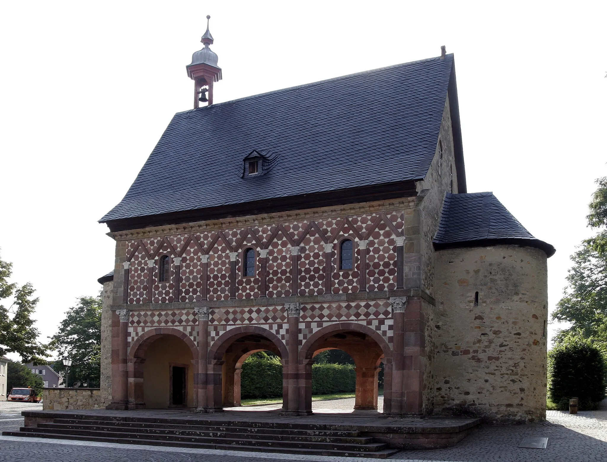 Photo showing: The Königshalle (Kingshall) of Lorsch Abbey.