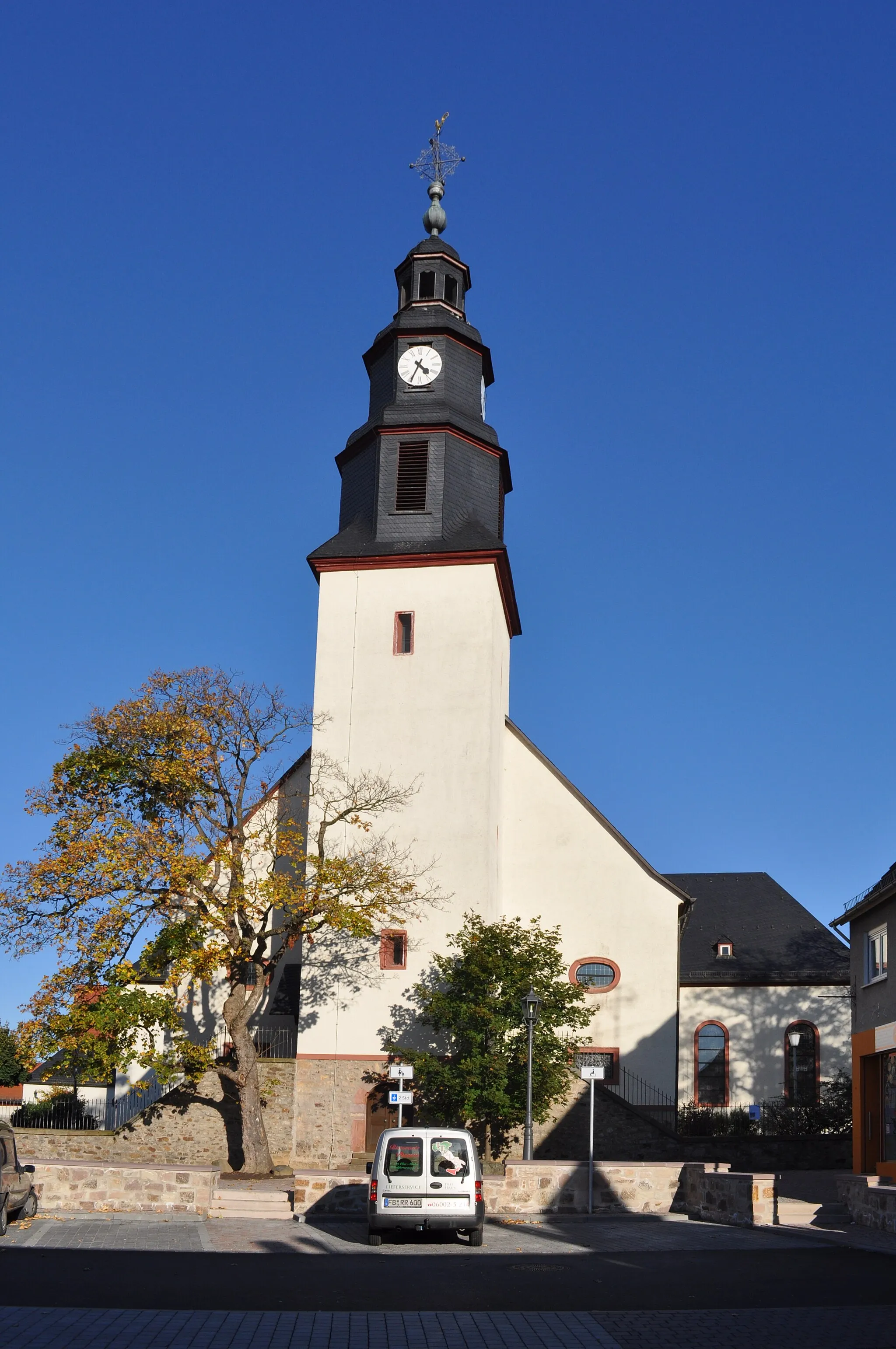 Photo showing: Ober-Mörlen, Katholische Kirche, Frontansicht