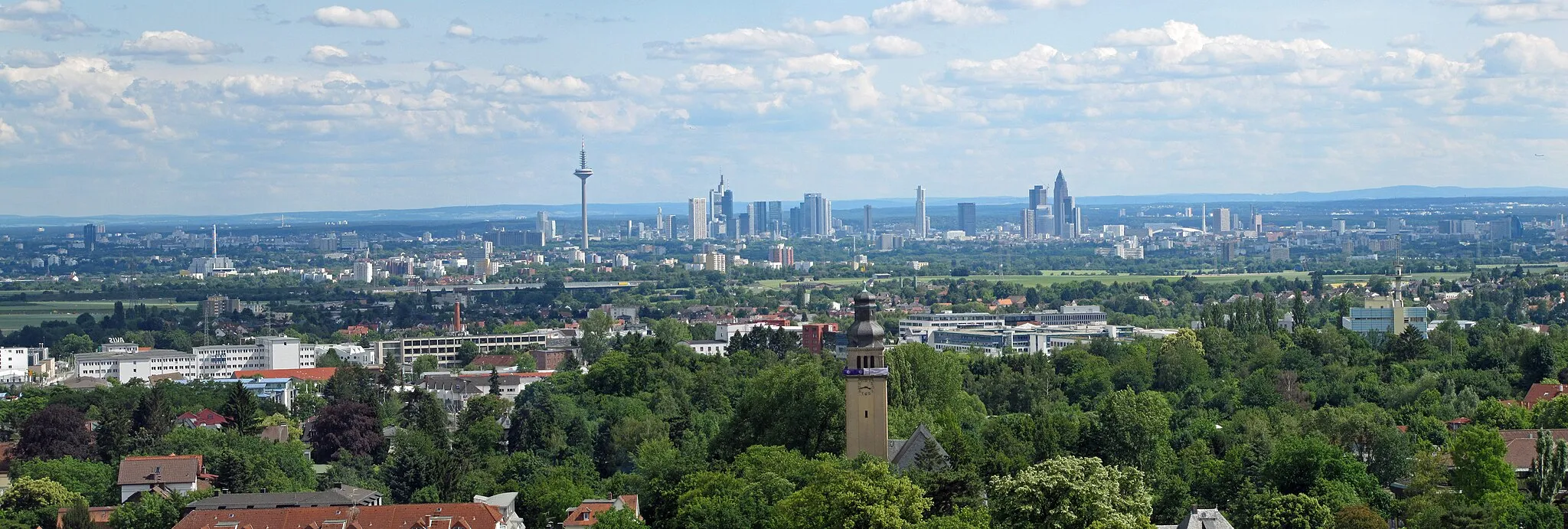 Photo showing: Frankfurt am Main, seen from tower of St. Ursula in Oberursel, Hesse, Germany.