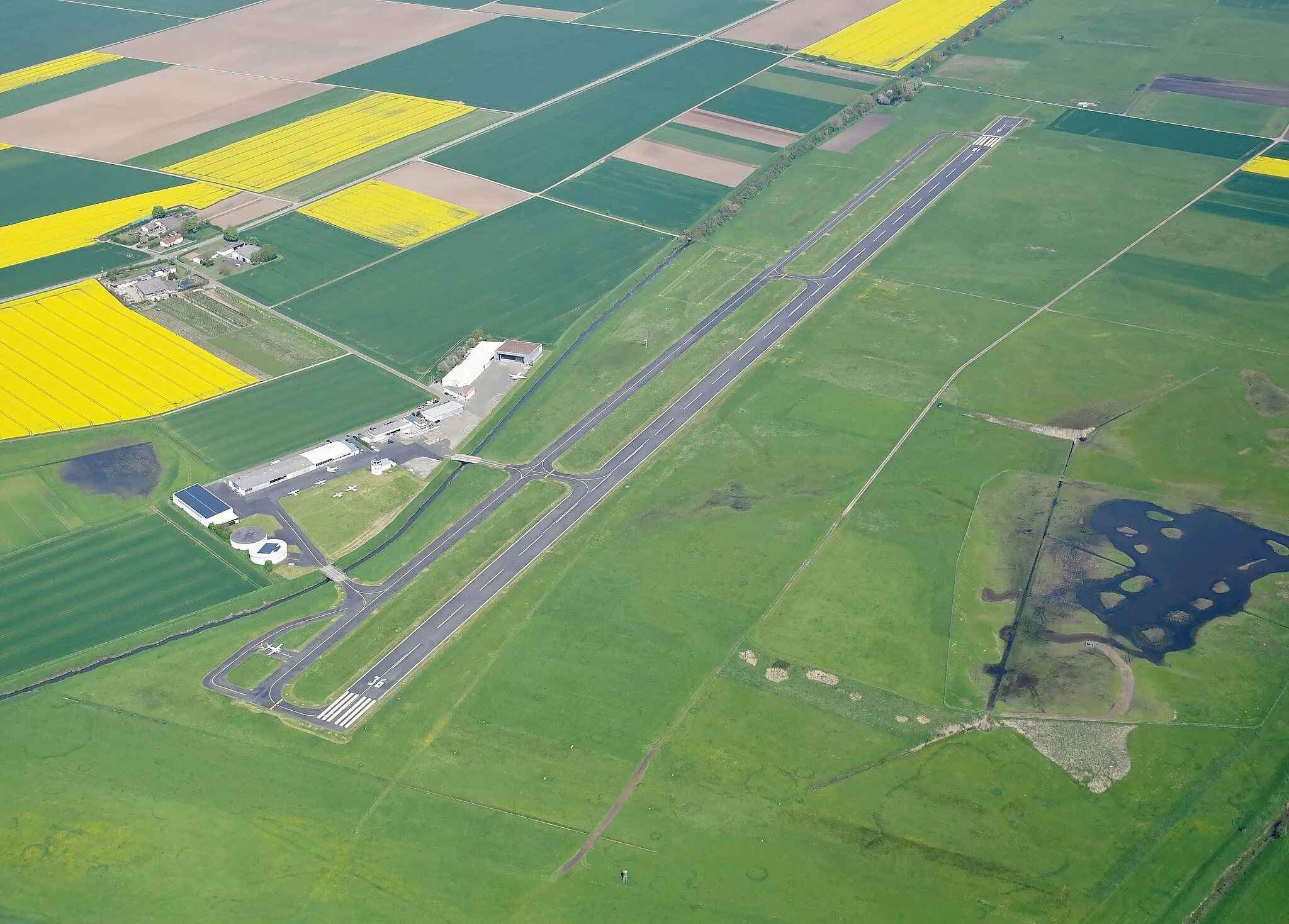 Photo showing: Aerial image of the Reichelsheim airfield