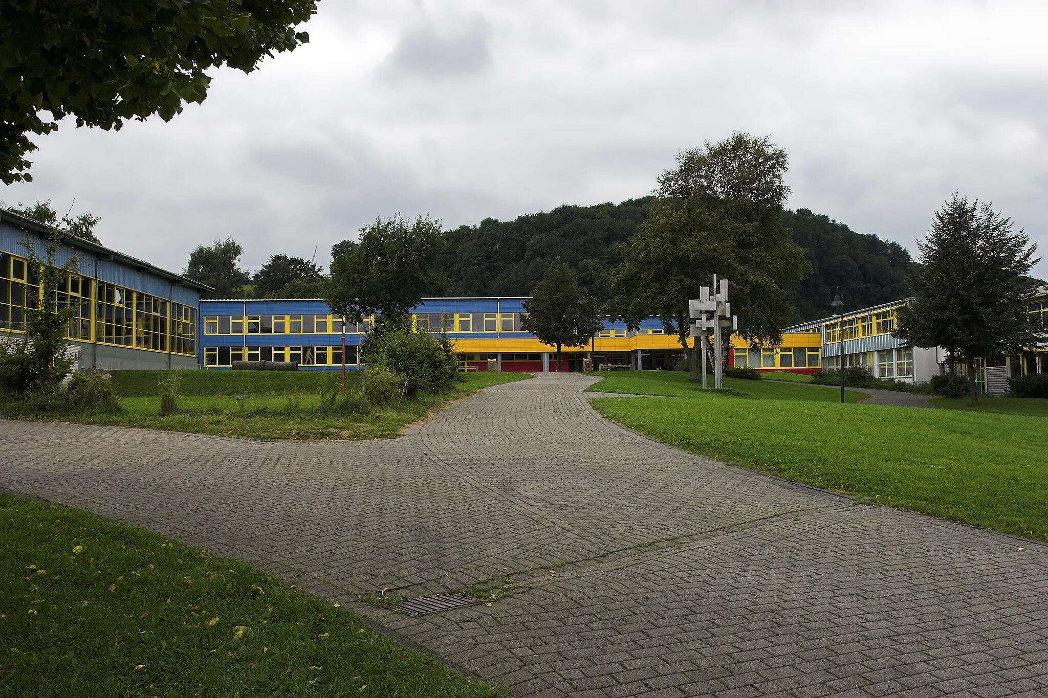 Photo showing: public school of Altenbeken