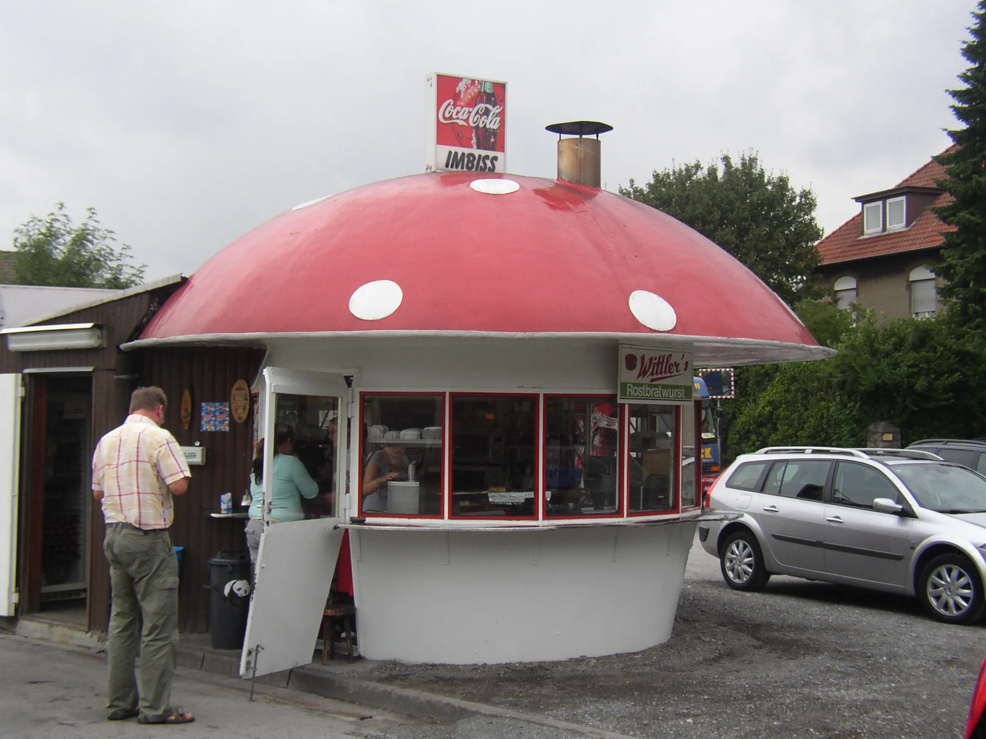 Photo showing: “milk mushroom” in Borgholzhausen-Bahnhof, County of Gütersloh, Germany