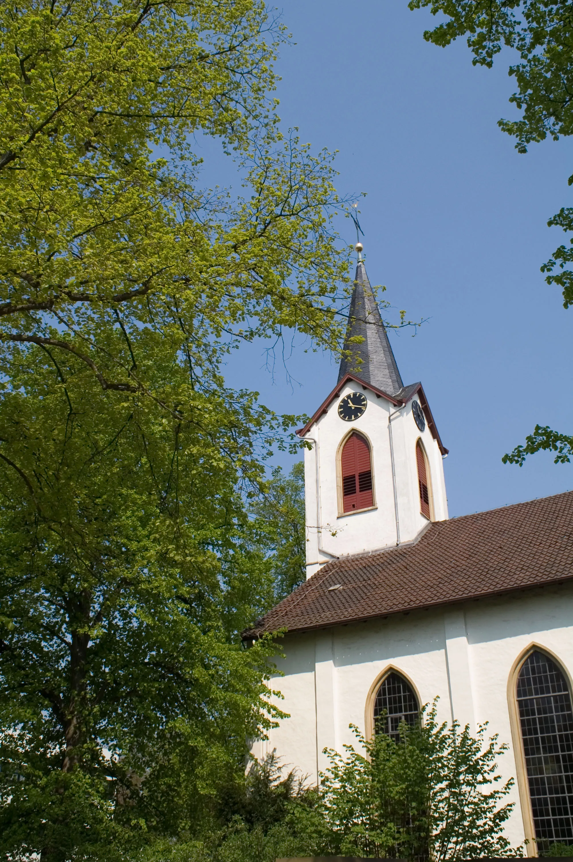 Photo showing: Turm der evangelisch-reformierten Kirche von Leopoldshöhe. Aufgenommen vom Marktplatz.