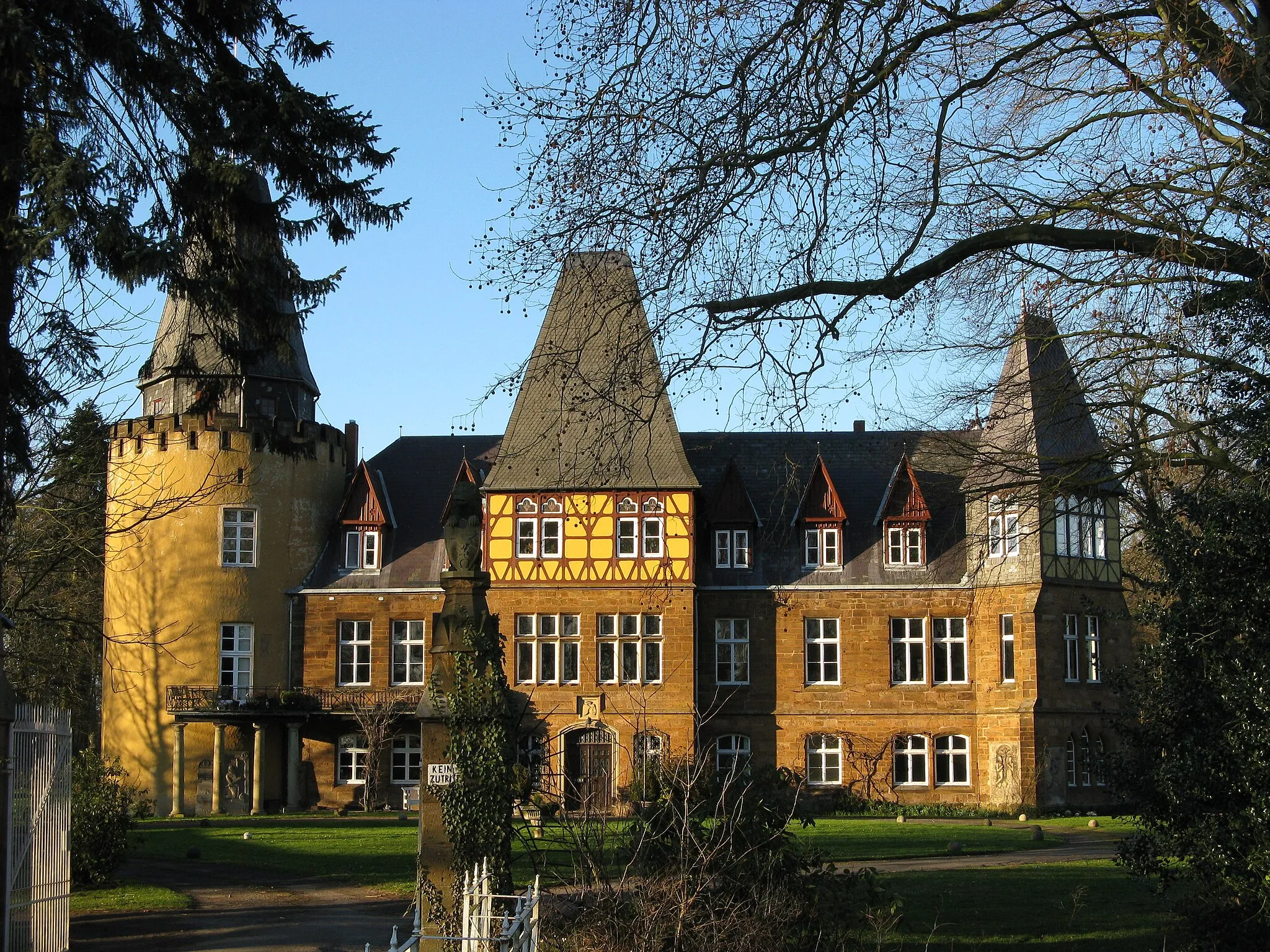 Photo showing: Das Schloss Hollwinkel bei Preußisch Oldendorf-Hedem, Kreis Minden-Lübbecke, Nordrhein-Westfalen.