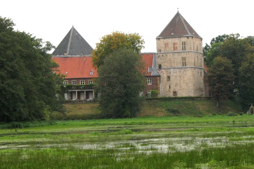 Photo showing: Schloss Rheda in Rheda-Wiedenbrück, Blick über die Emswiesen