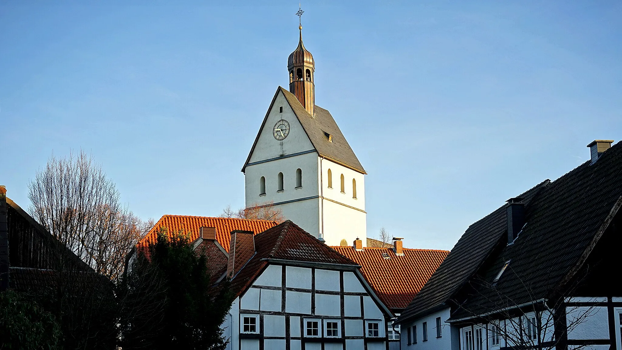 Photo showing: View to St. Johannes Church from historic street.