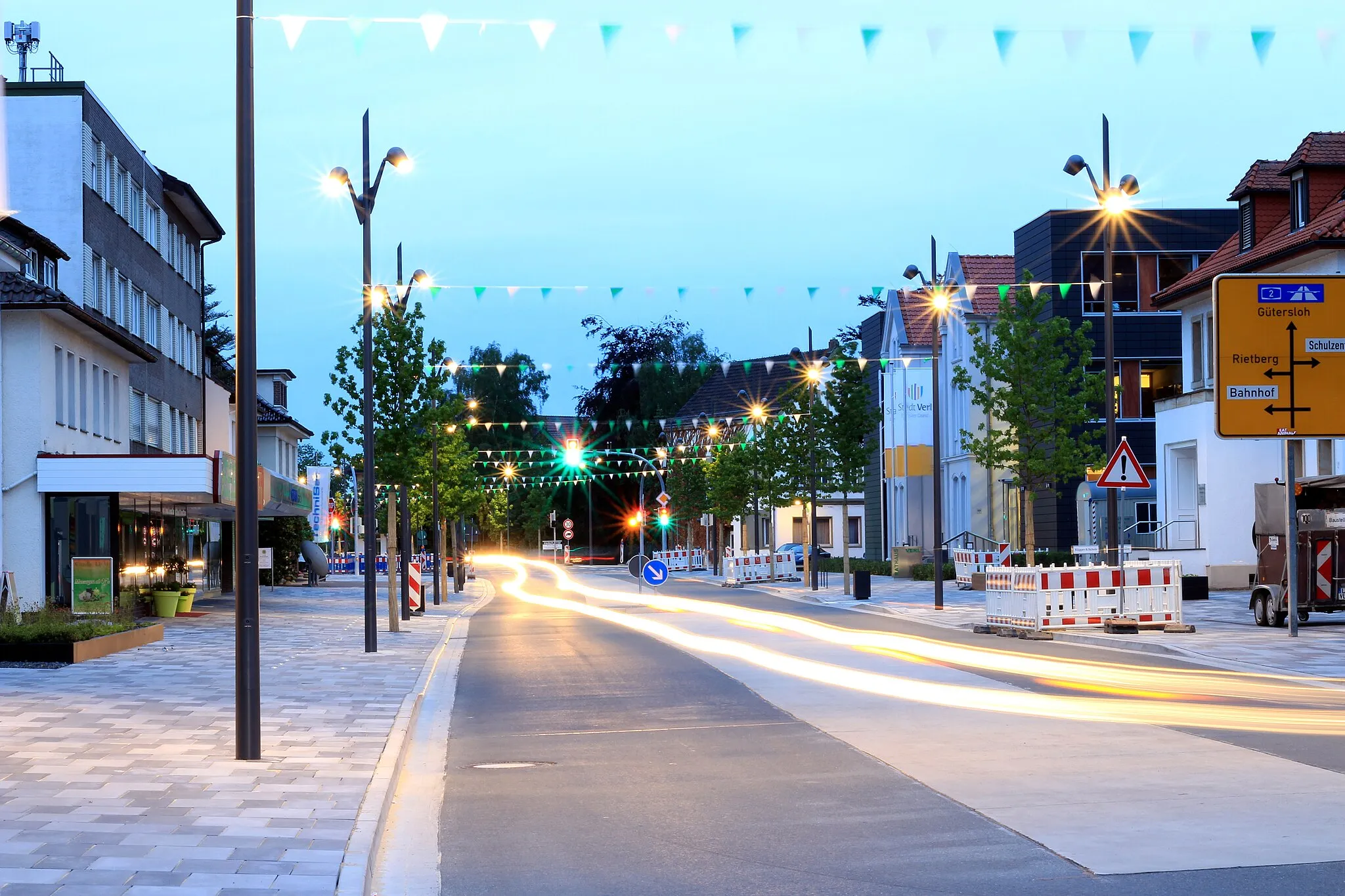 Photo showing: Long exposure photography of newly designed main street of Verl, Germany early in the morning