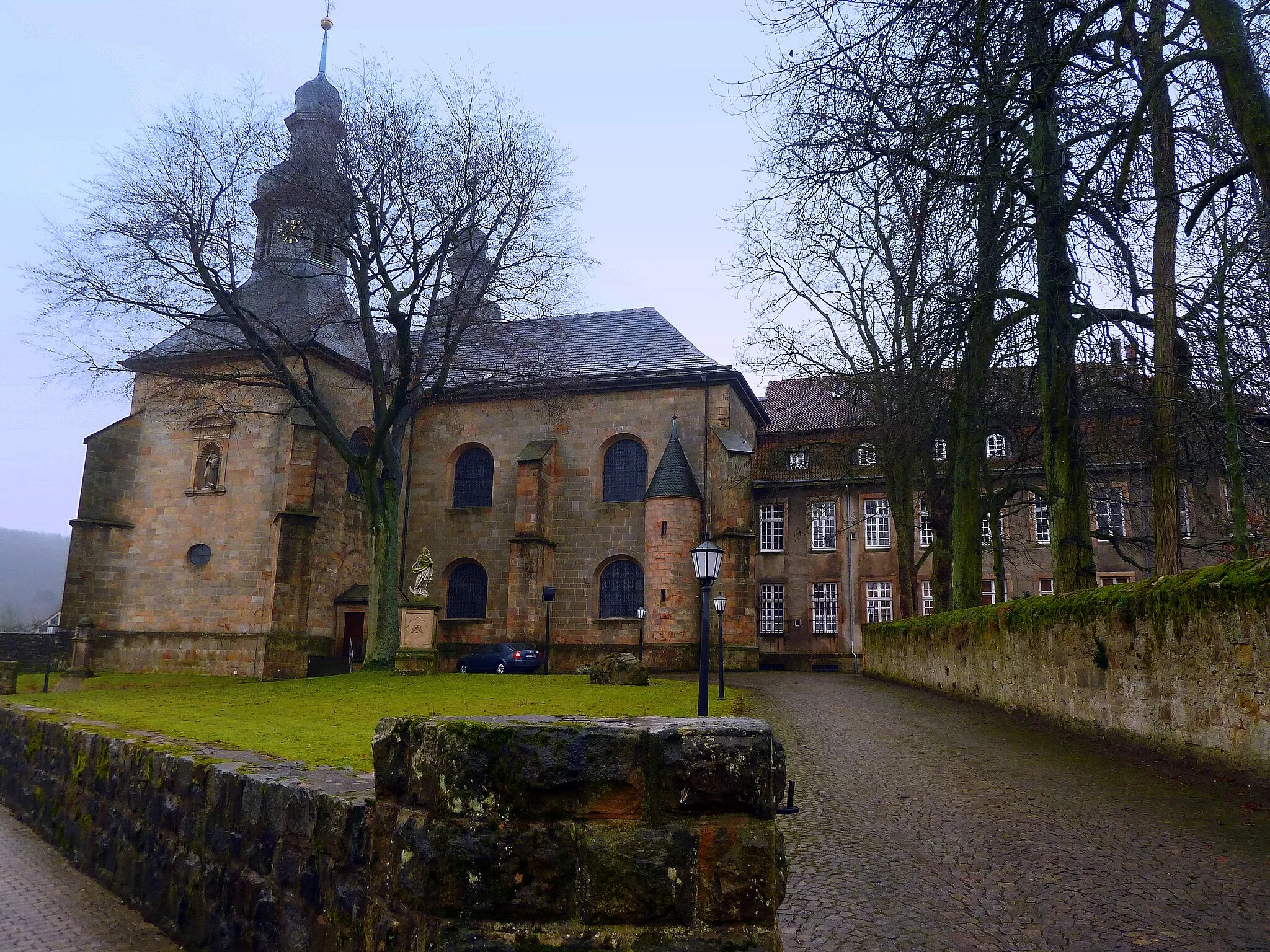 Photo showing: Willebadessen - St. Vitus, die kath. Pfarrkirche war früher die Klosterkirche der Benediktinerinnen