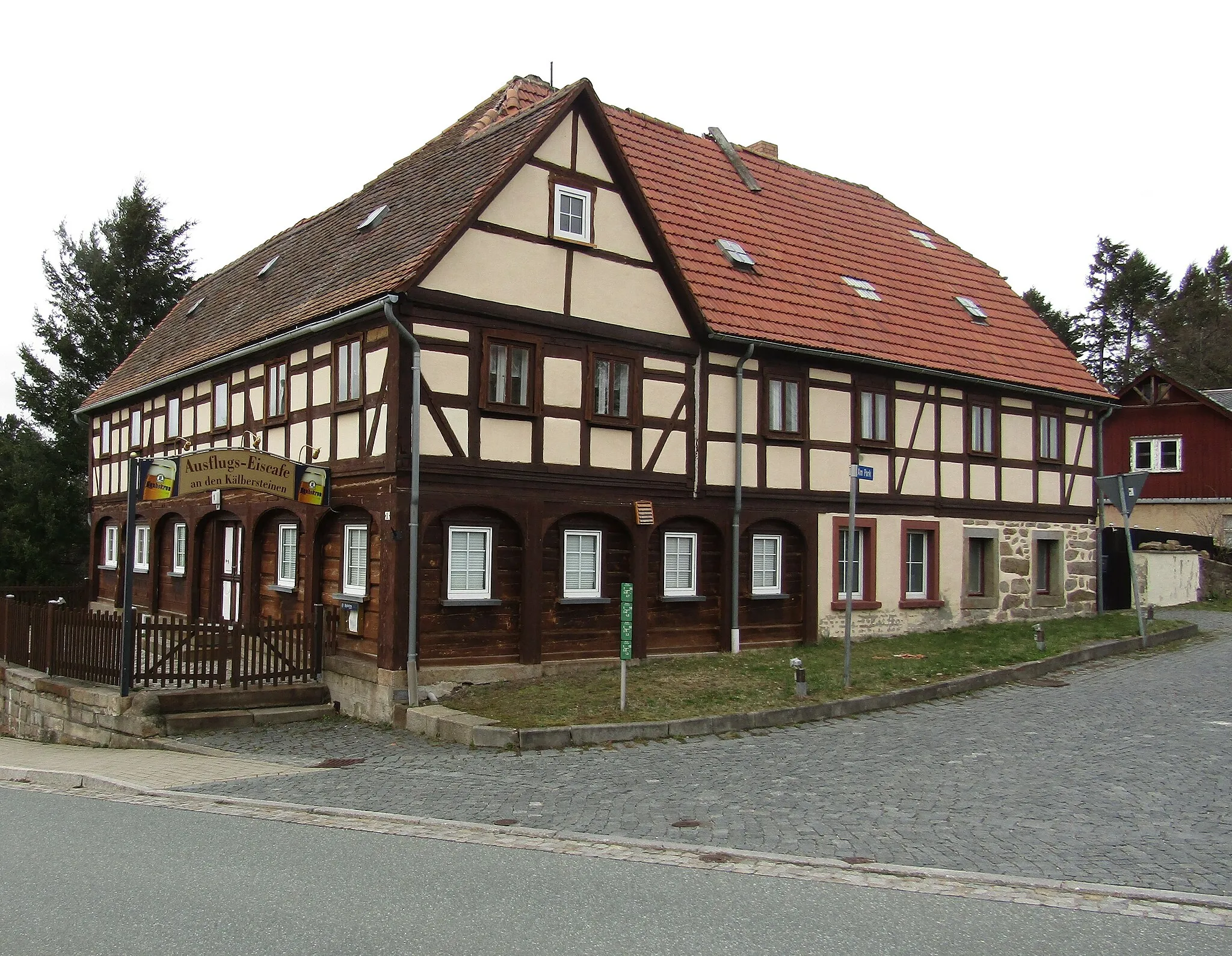 Photo showing: Das Ausflugs-Eiscafe An den Kälbersteinen in Crostau