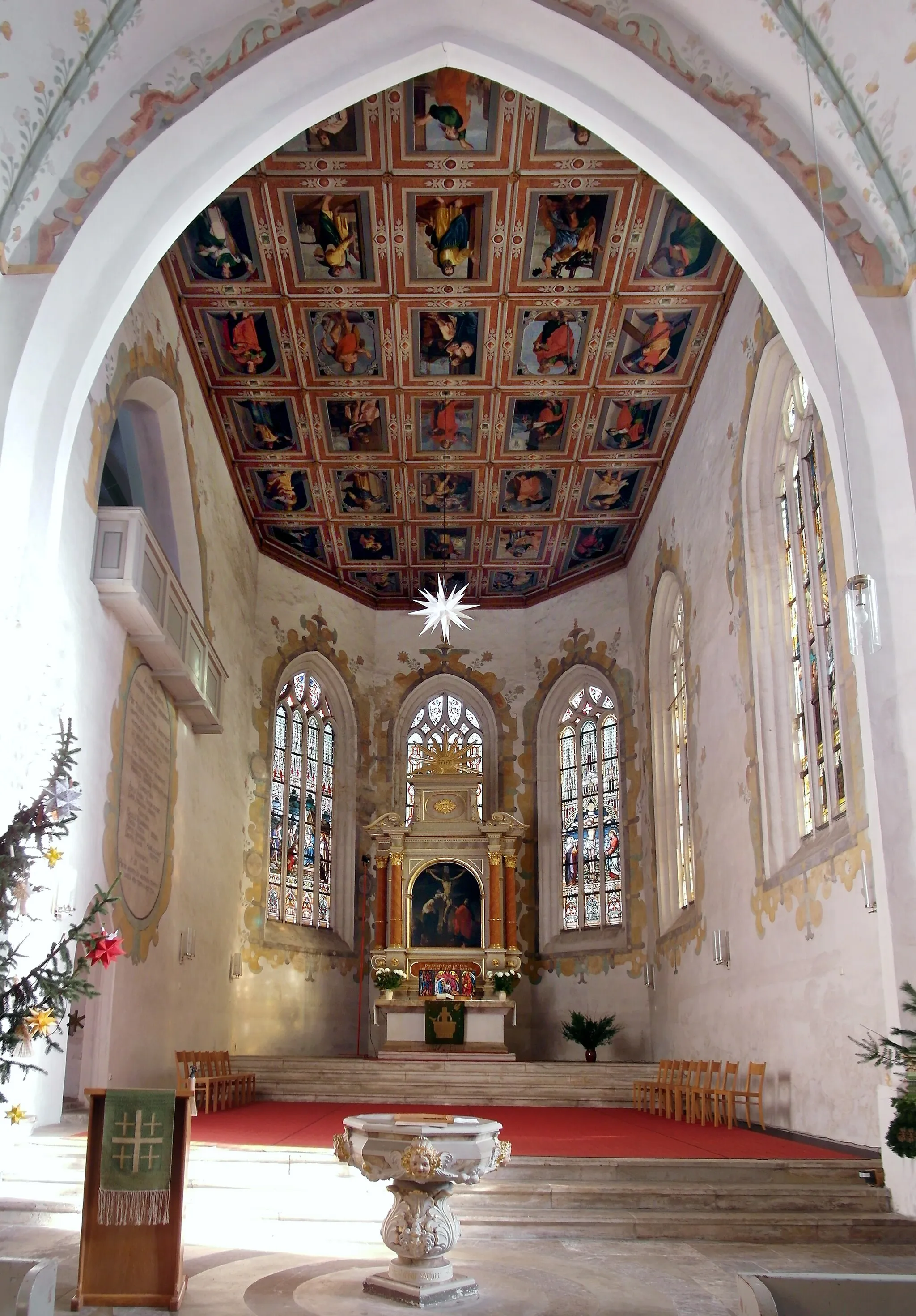 Photo showing: 21.01.2016   01774  Dippoldiswalde, Kirchplatz: Stadtkirche St. Marien und Laurentius. Gotik aus d. ersten Jahren des 16. Jh. auf romanischer Grundlage,	1638 erneuert 1841 neugotisch renoviert. Blick in d. Chor. Kassettendecke von Hans Panitz aus Dresden, 1642. Christus in der Mitte ist umgeben von Evangelisten, Propheten und Aposteln. Bald nach 1638 kamen die Kanzel, der Taufstein, u.der der Altar, gemalt vom 
Hofmaler Johann Fink aus Dresden.                              [SAM2876.JPG]20160121100.DR.JPG(c)Blobelt