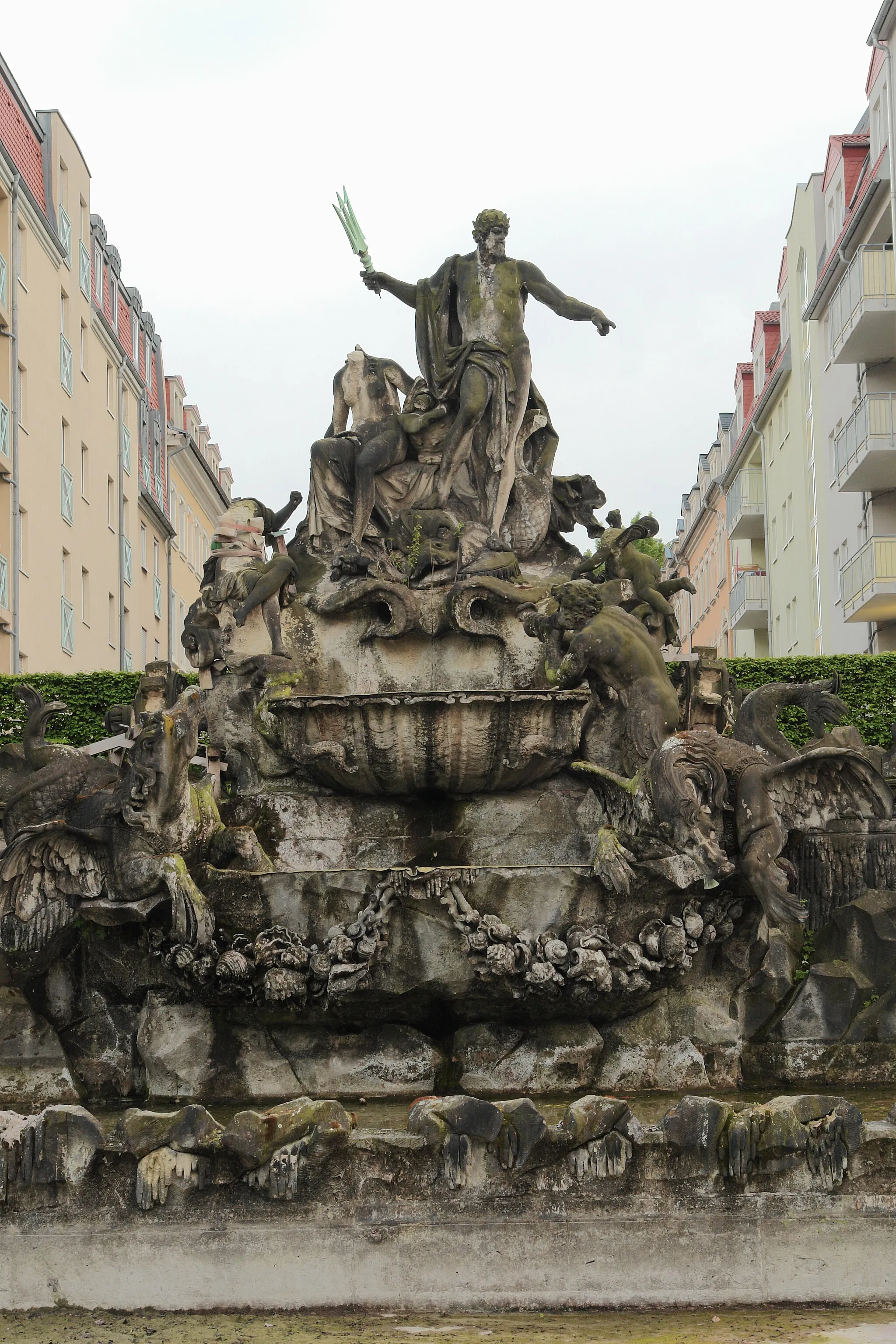 Photo showing: Neptunbrunnen im Krankenhaus Friedrichstadt