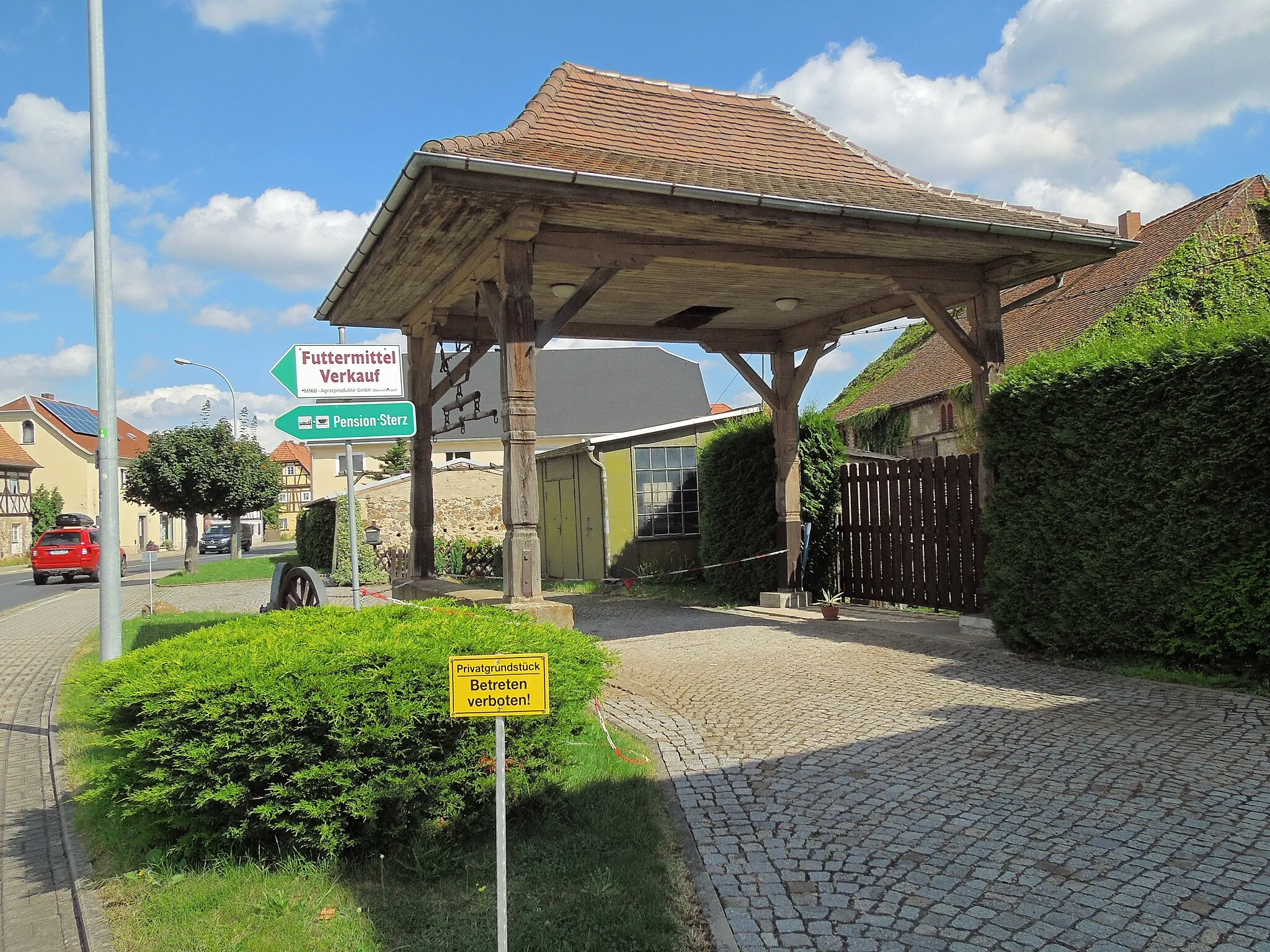 Photo showing: denkmalgeschützter Unterstand Zittauer Straße 9a in Hirschfelde