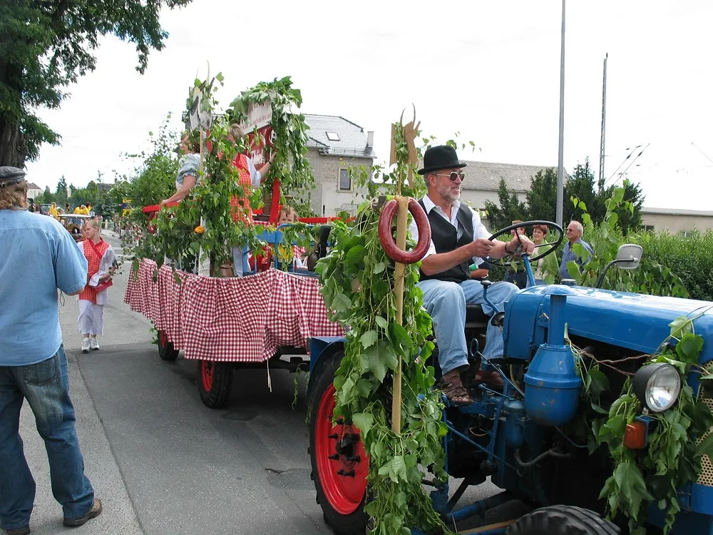 Photo showing: Festumzug zur 800-Jahrfeier in Lampertswalde.