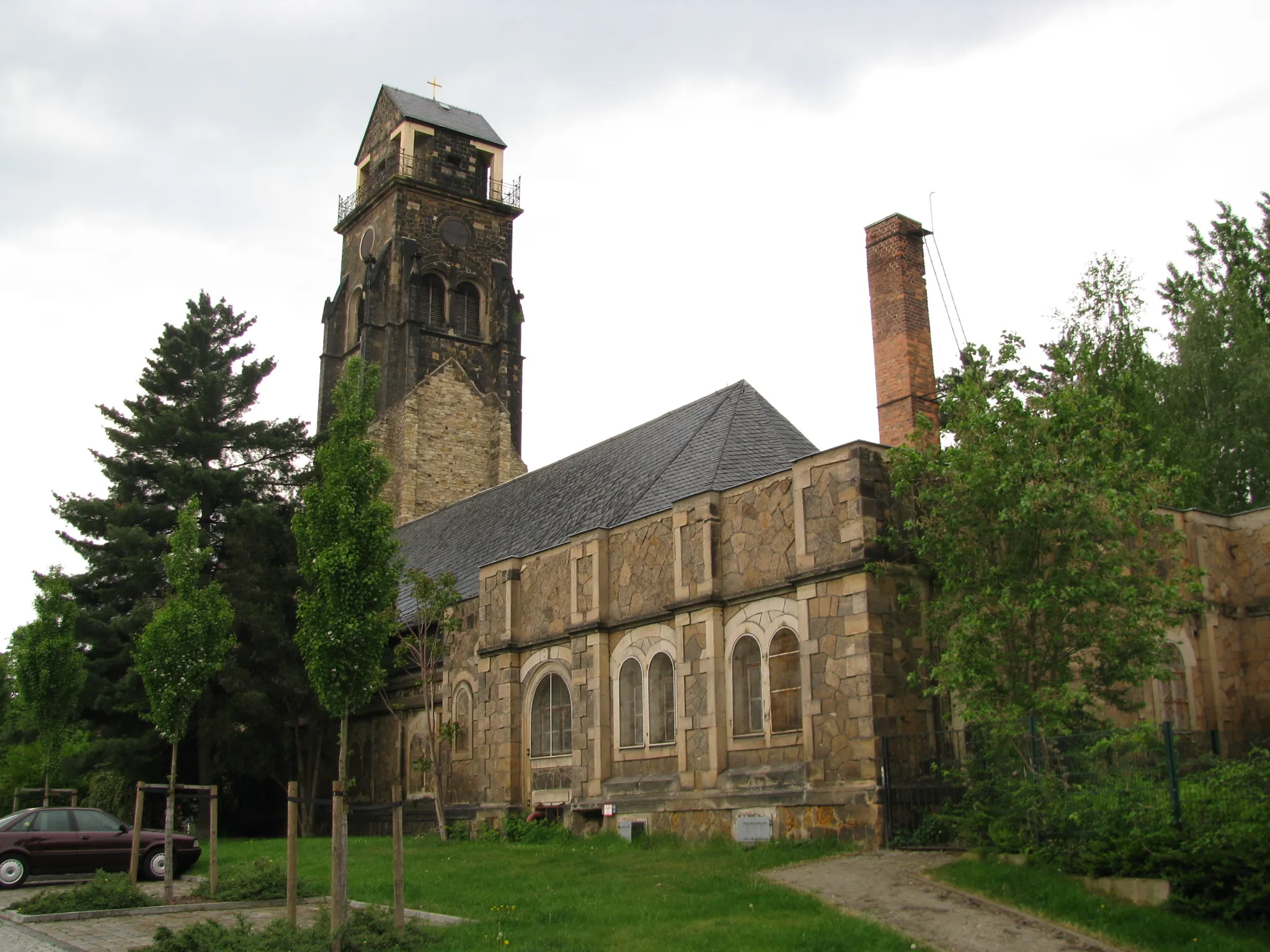 Photo showing: Friedenskirche Dresden-Löbtau: The Church was destroyed in 1945. The auxiliary church of 1949 by Otto Bartning