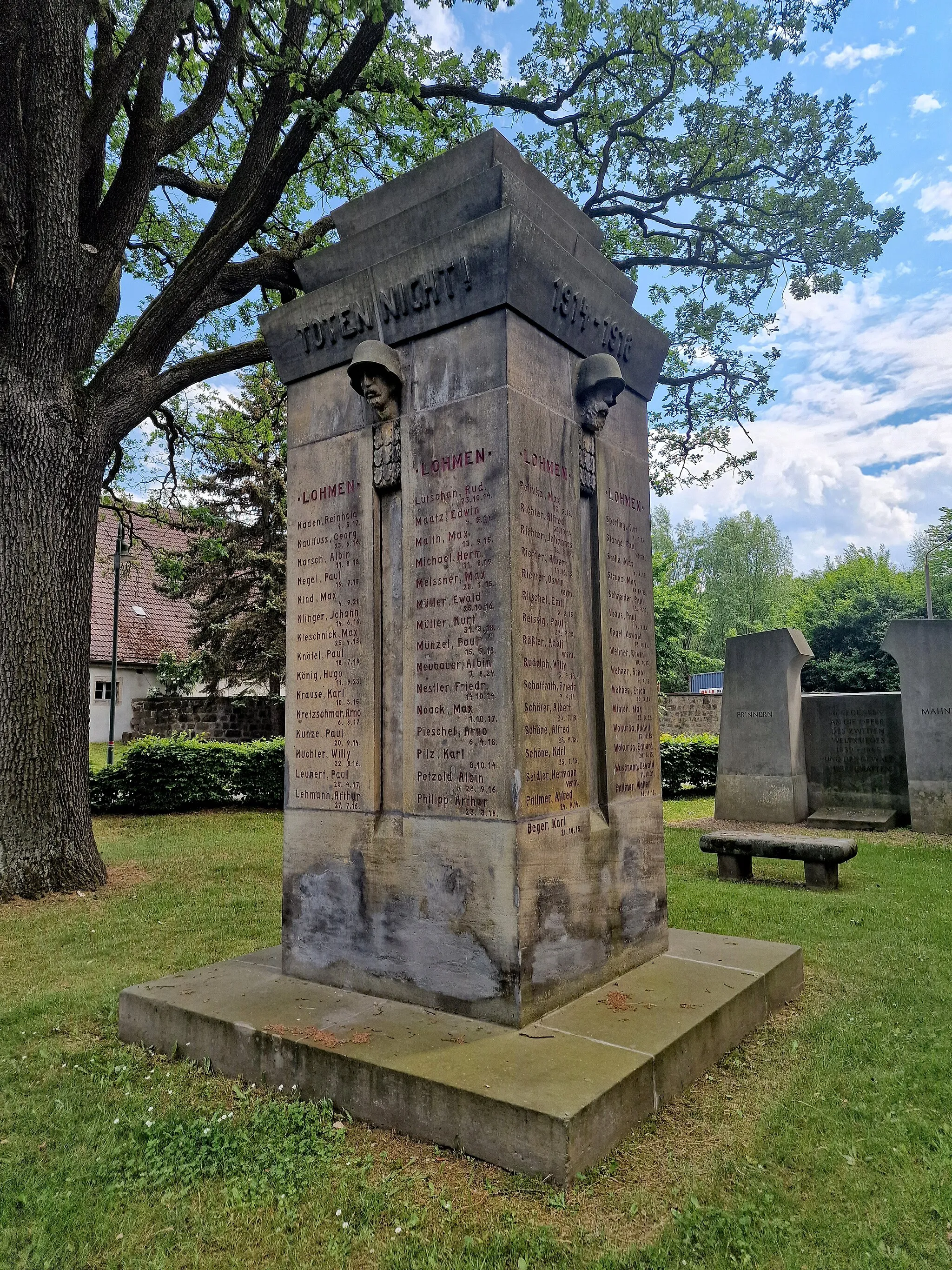 Photo showing: Kriegerdenkmal in Lohmen, in Gedenken an die Opfer des 1. Weltkrieges