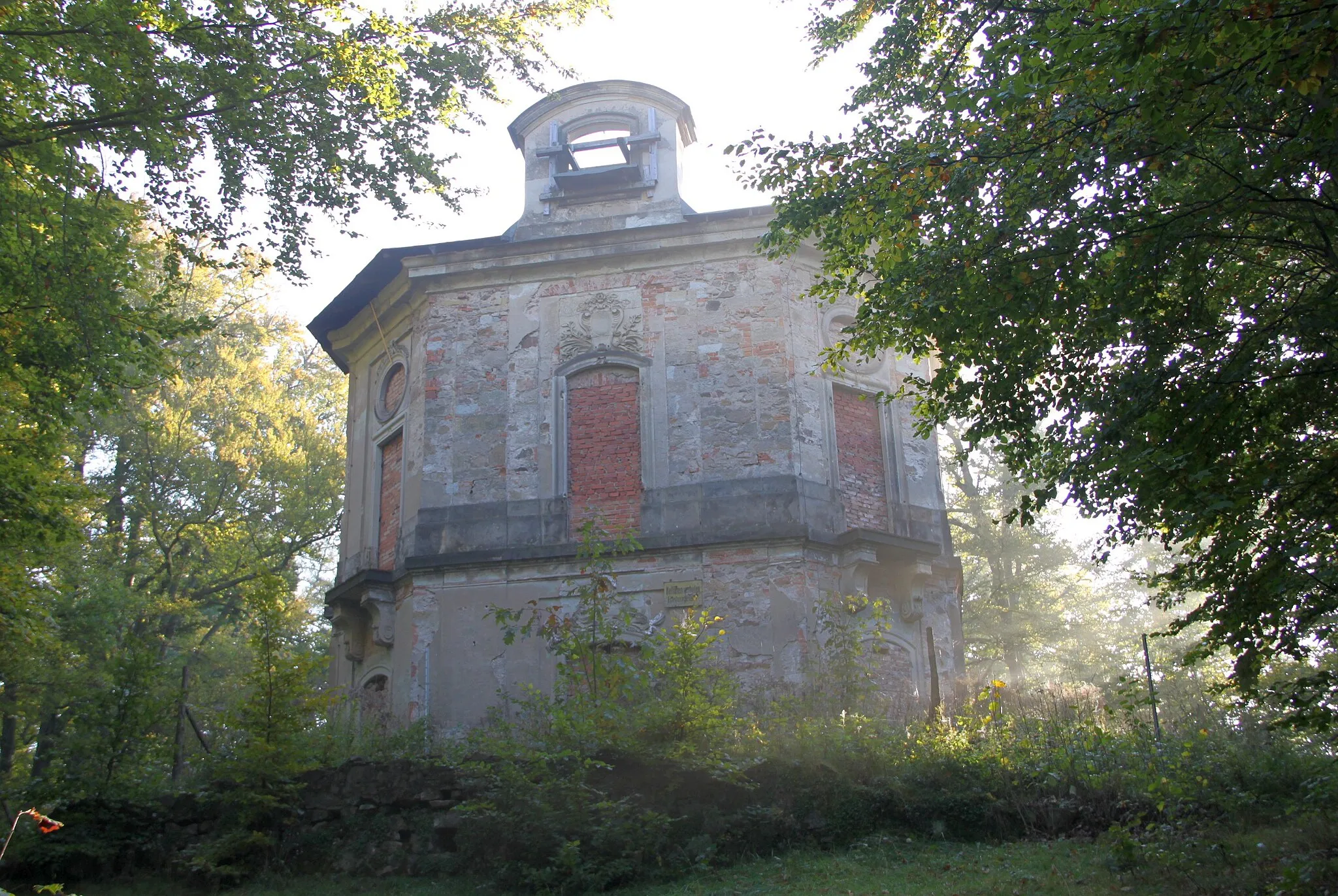 Photo showing: The ruin of Hellhaus north of Moritzburg Castle
