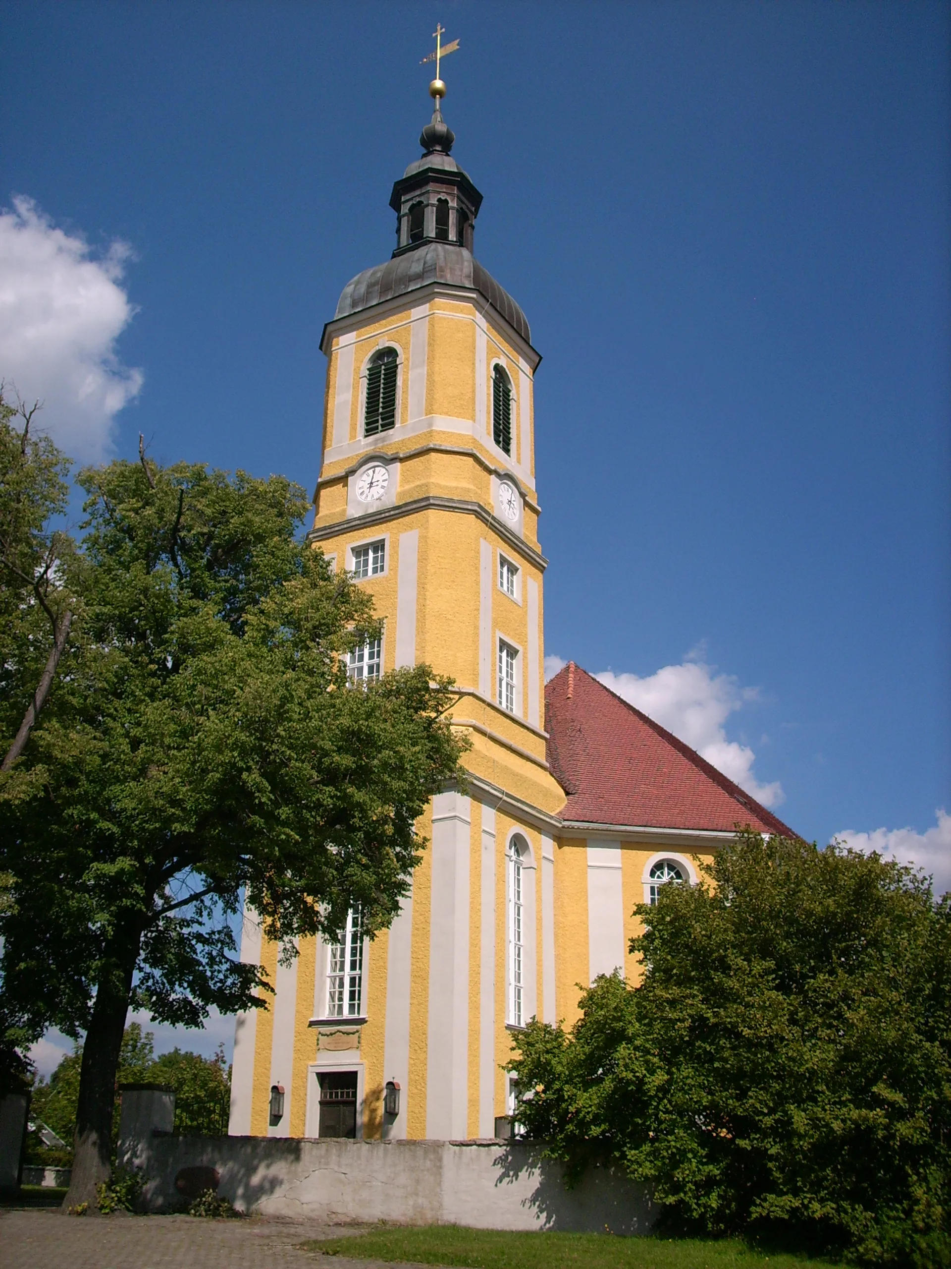 Photo showing: Evangelisch-lutherische Kirche in Oßling