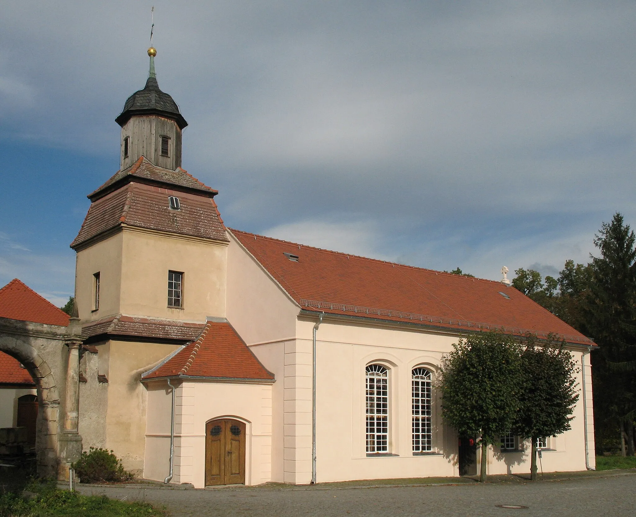 Photo showing: Church in Radeburg-Berbisdorf in Saxony, Germany