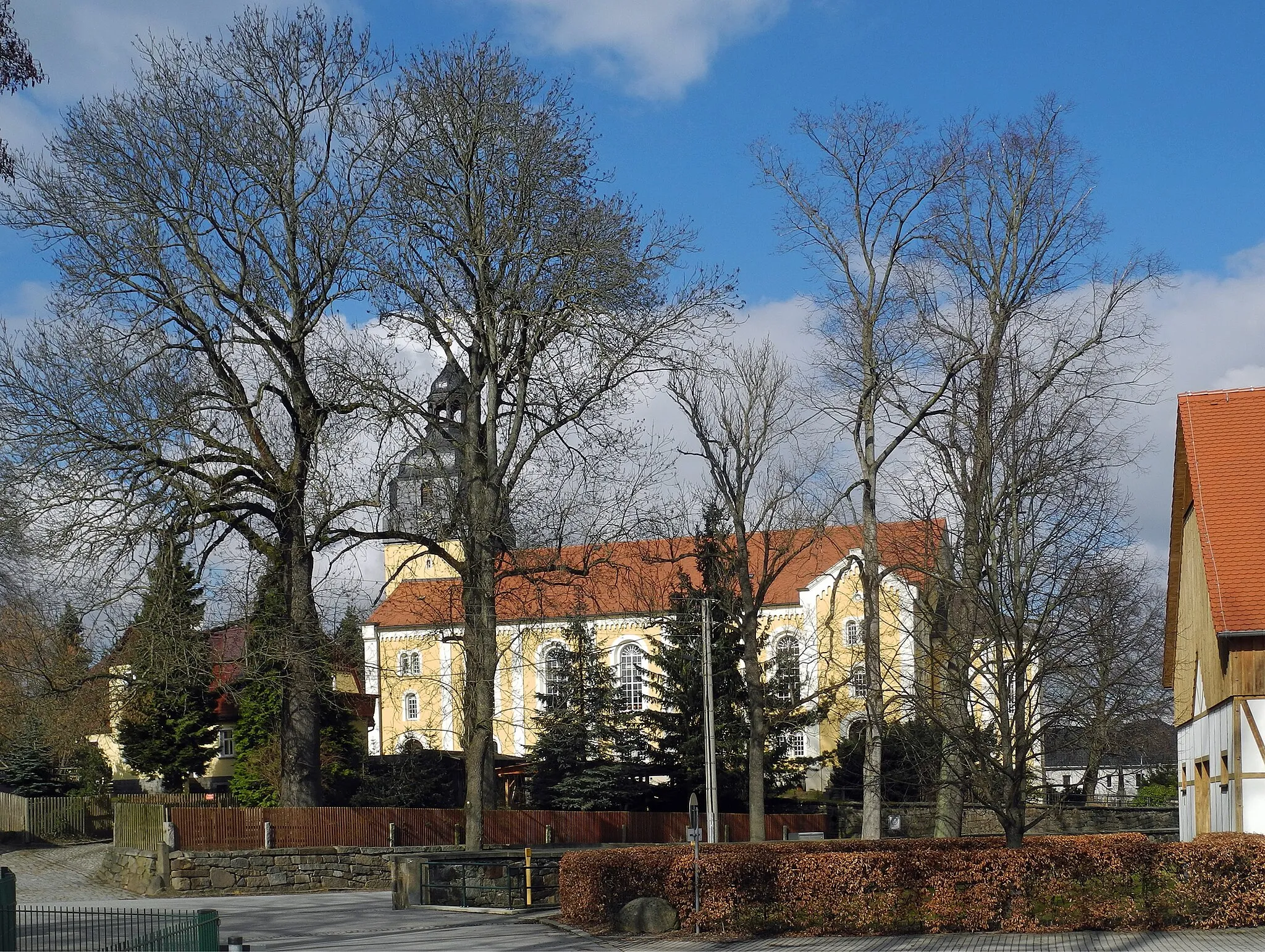 Photo showing: Evang.-lutherische Kirche in Steinigtwolmsdorf, Am Markt