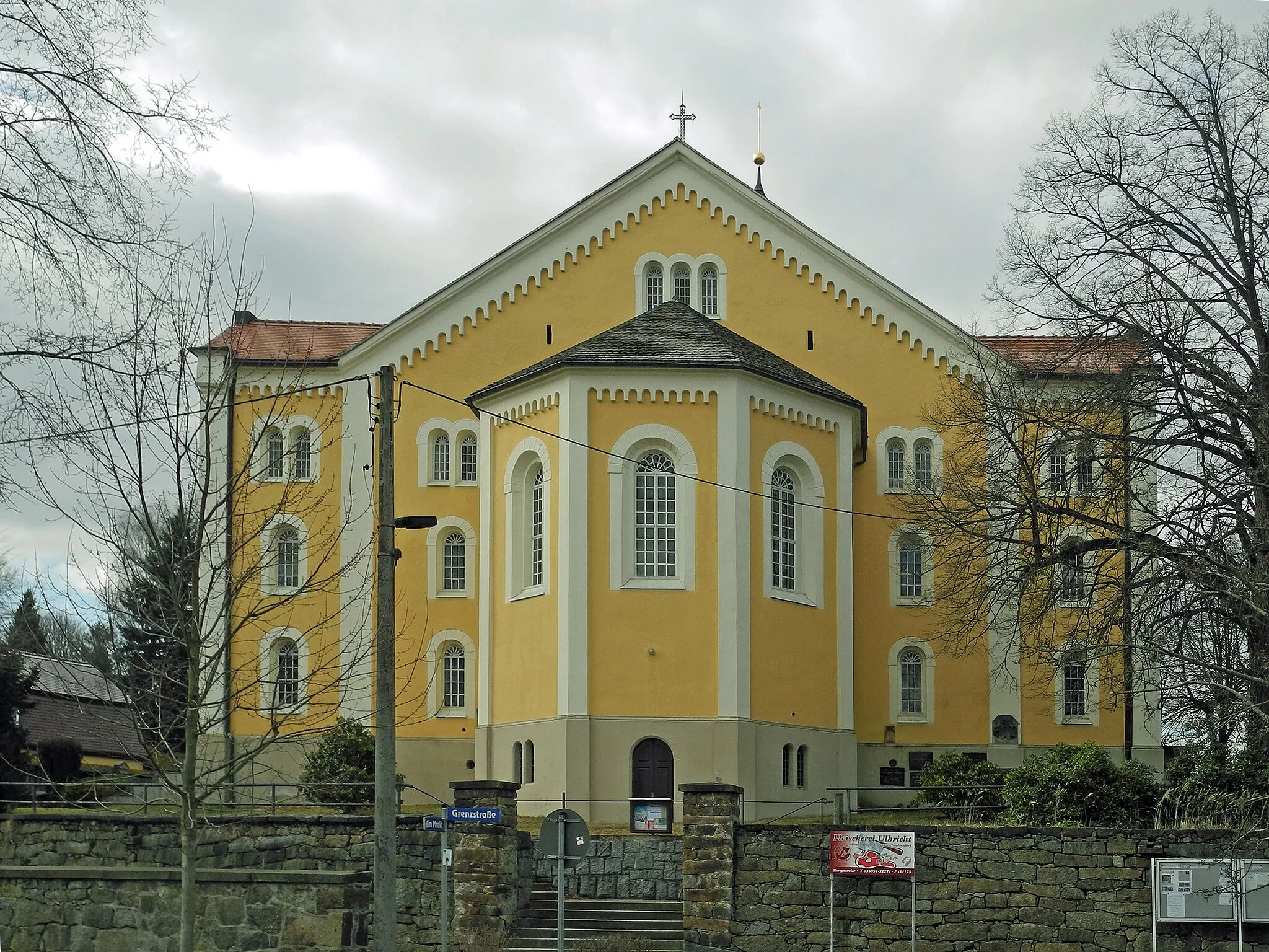 Photo showing: Evang.-lutherische Kirche in Steinigtwolmsdorf, Am Markt